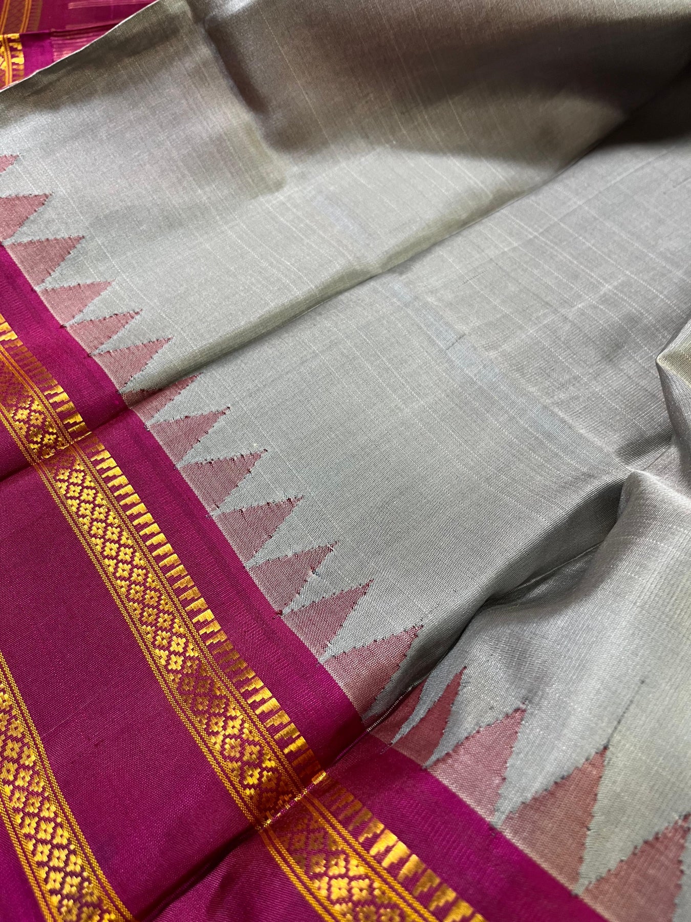 LIGHT GREY SILK PURE HANDLOOM GADWAL DUPATTA