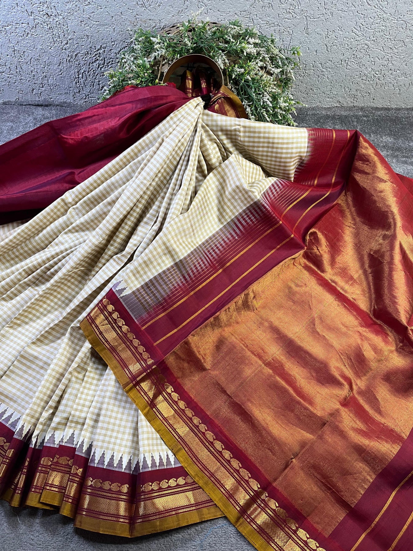 WHITE SILK PURE HANDLOOM GADWAL SAREE