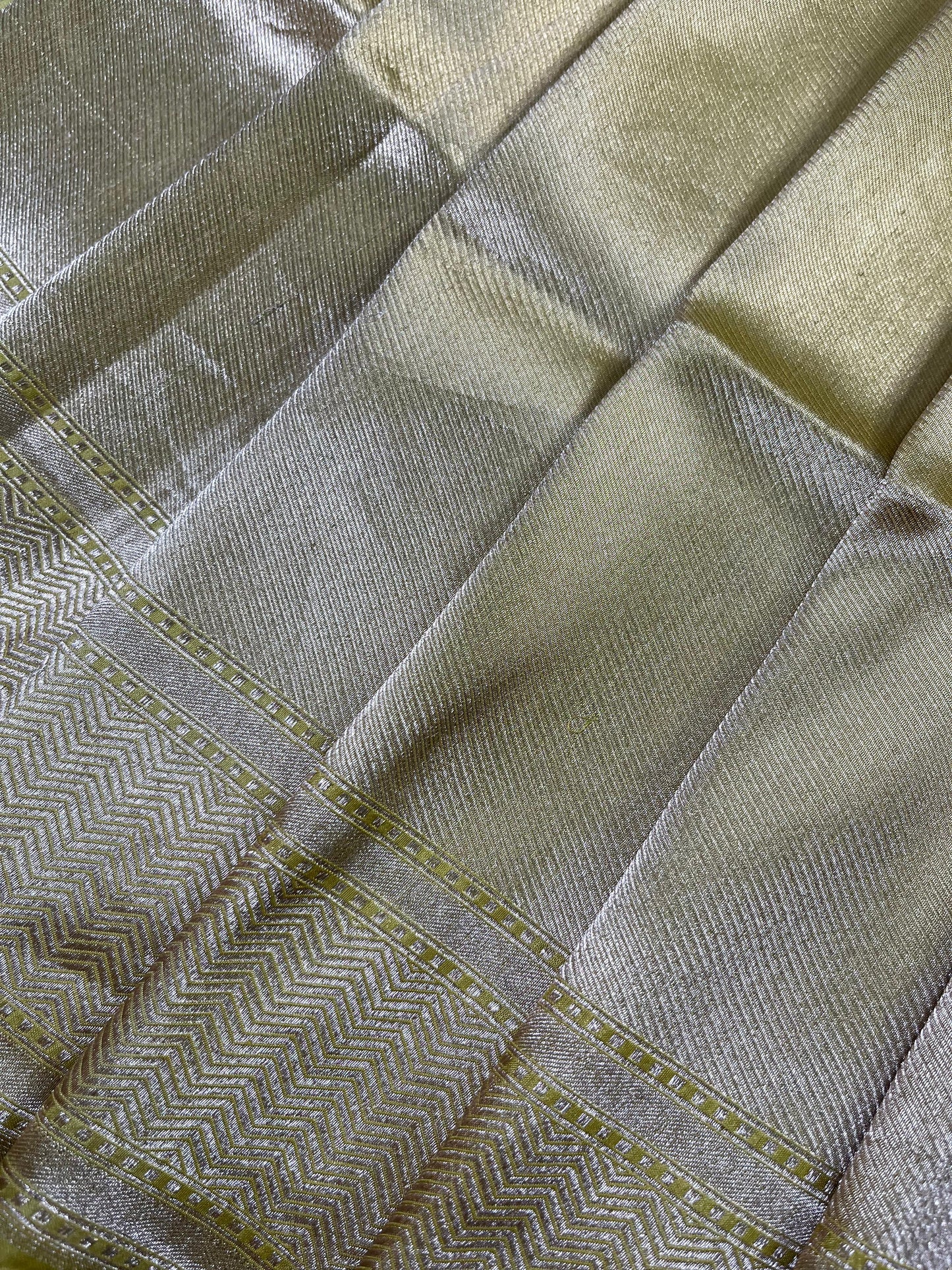 NEON GREEN KATAN TISSUE PURE HANDLOOM BANARASI SAREE