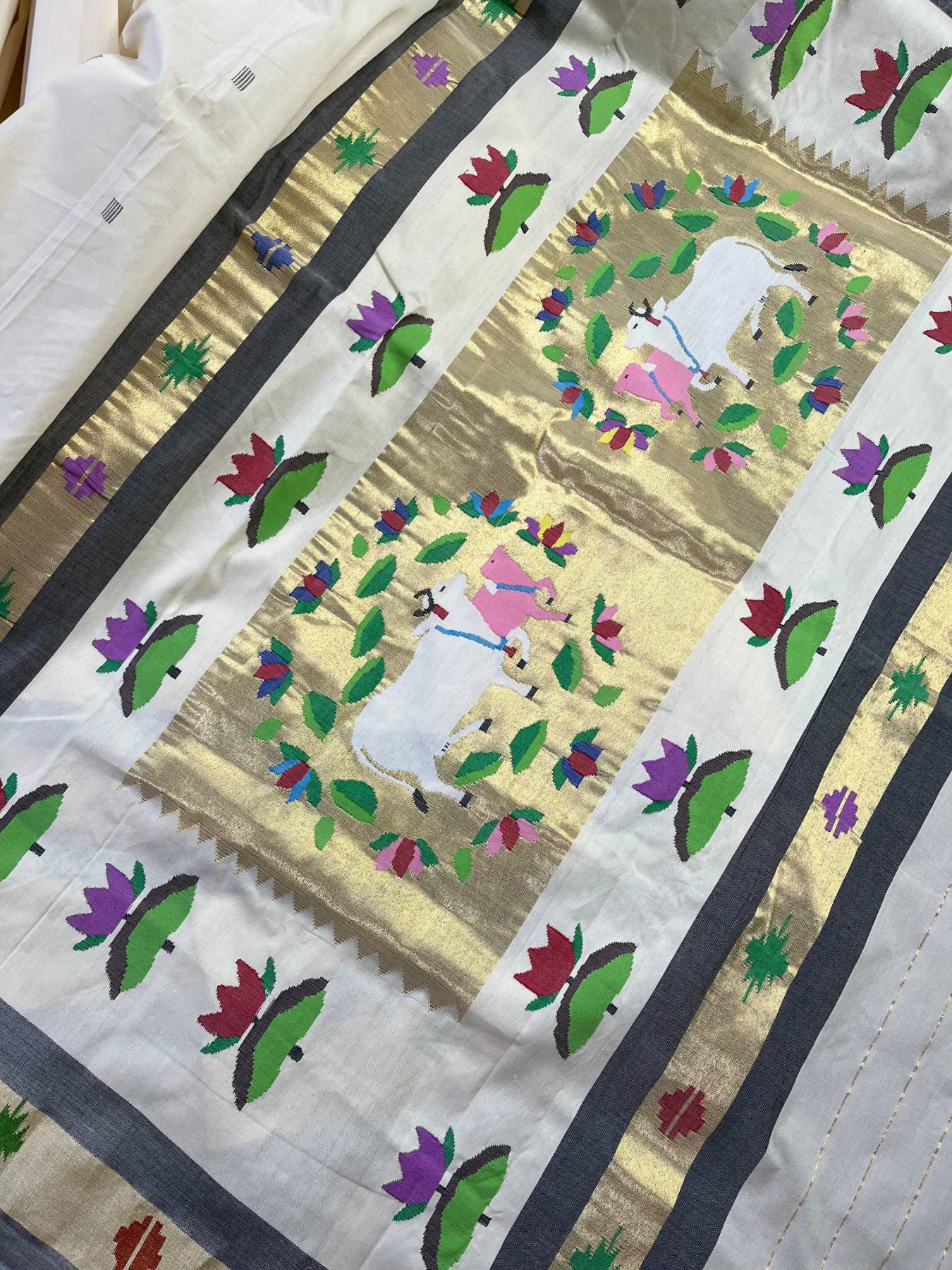 OFF-WHITE COTTON PURE HANDLOOM PAITHANI SAREE