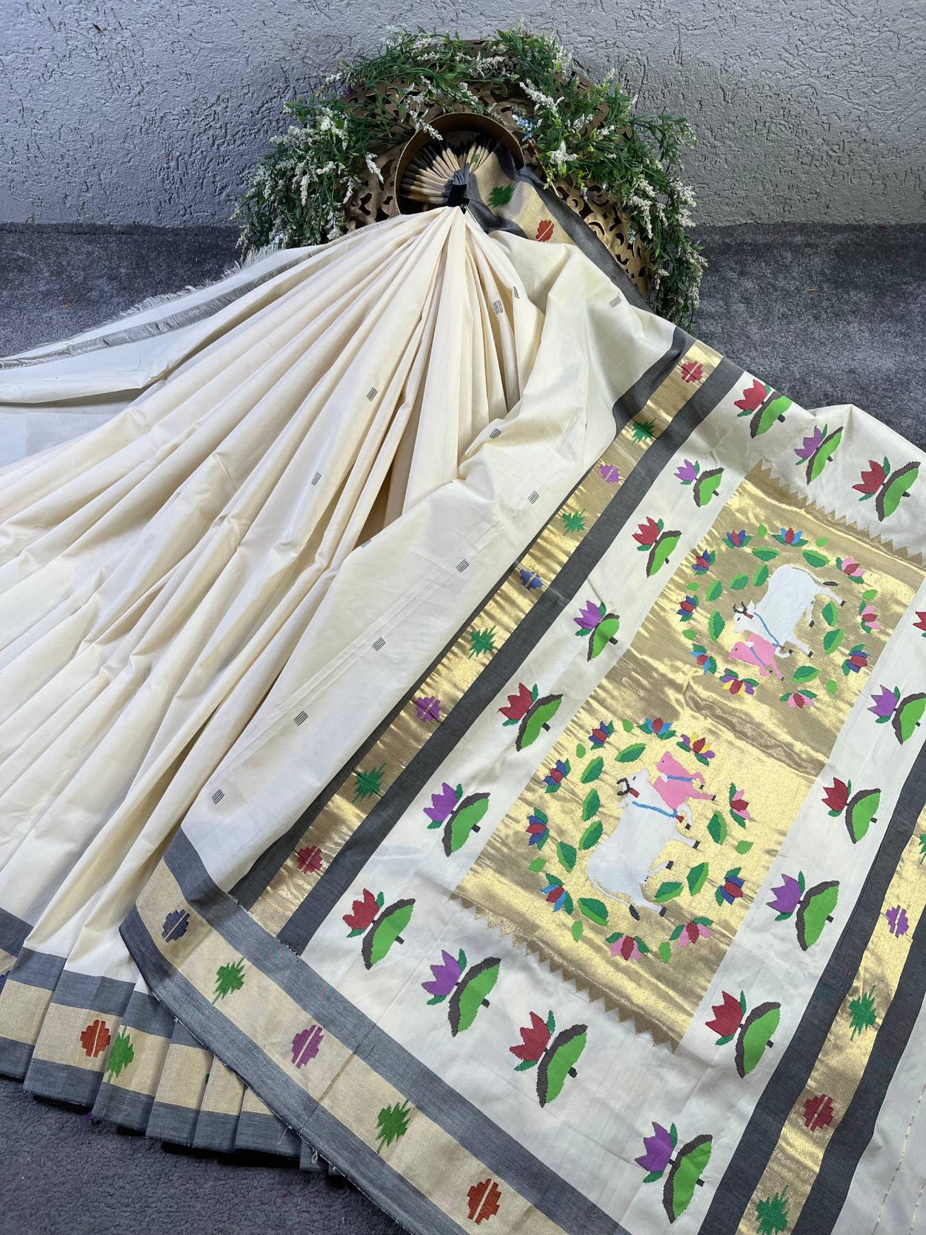 OFF-WHITE COTTON PURE HANDLOOM PAITHANI SAREE