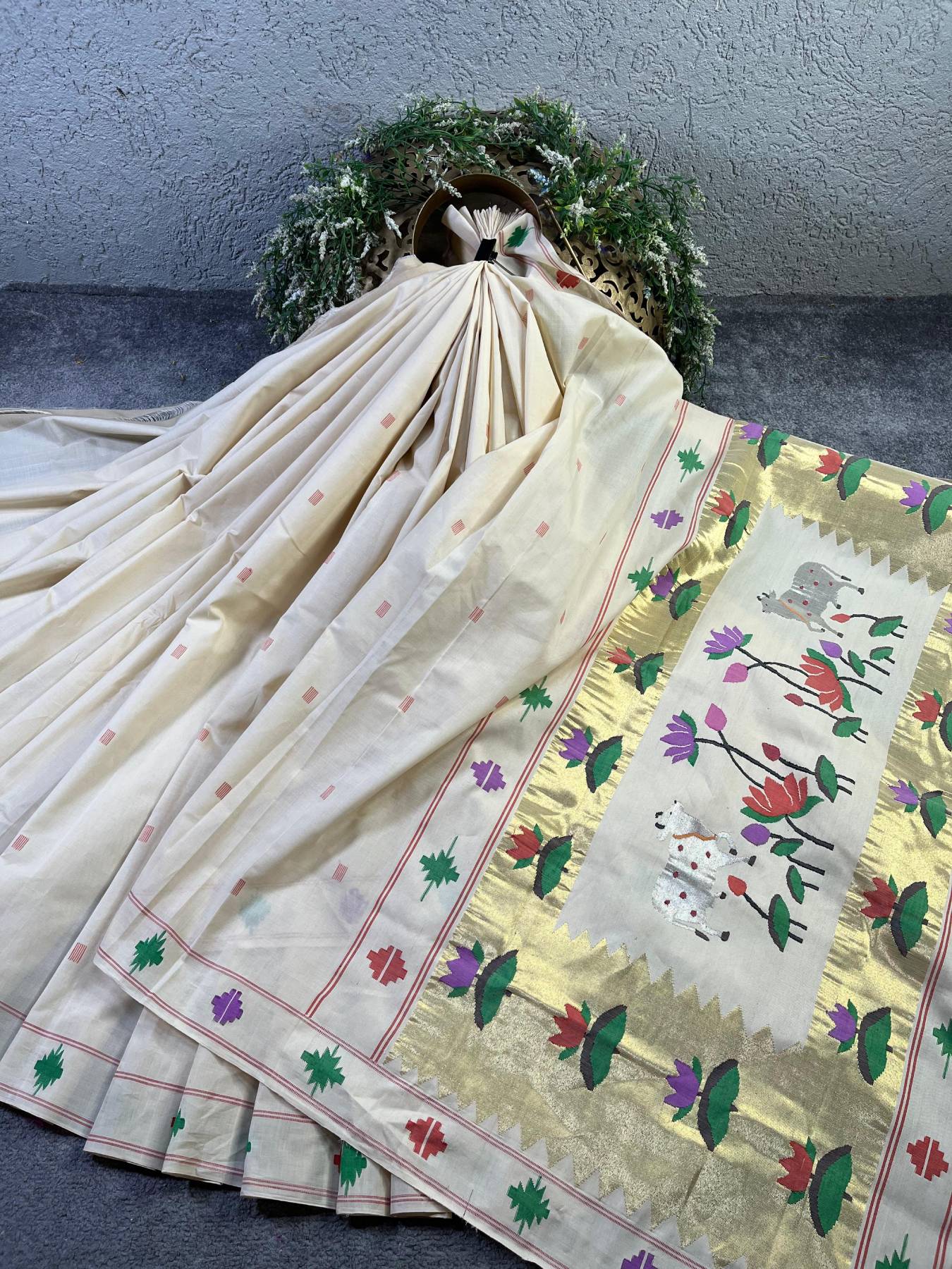 OFF-WHITE COTTON PURE HANDLOOM PAITHANI SAREE