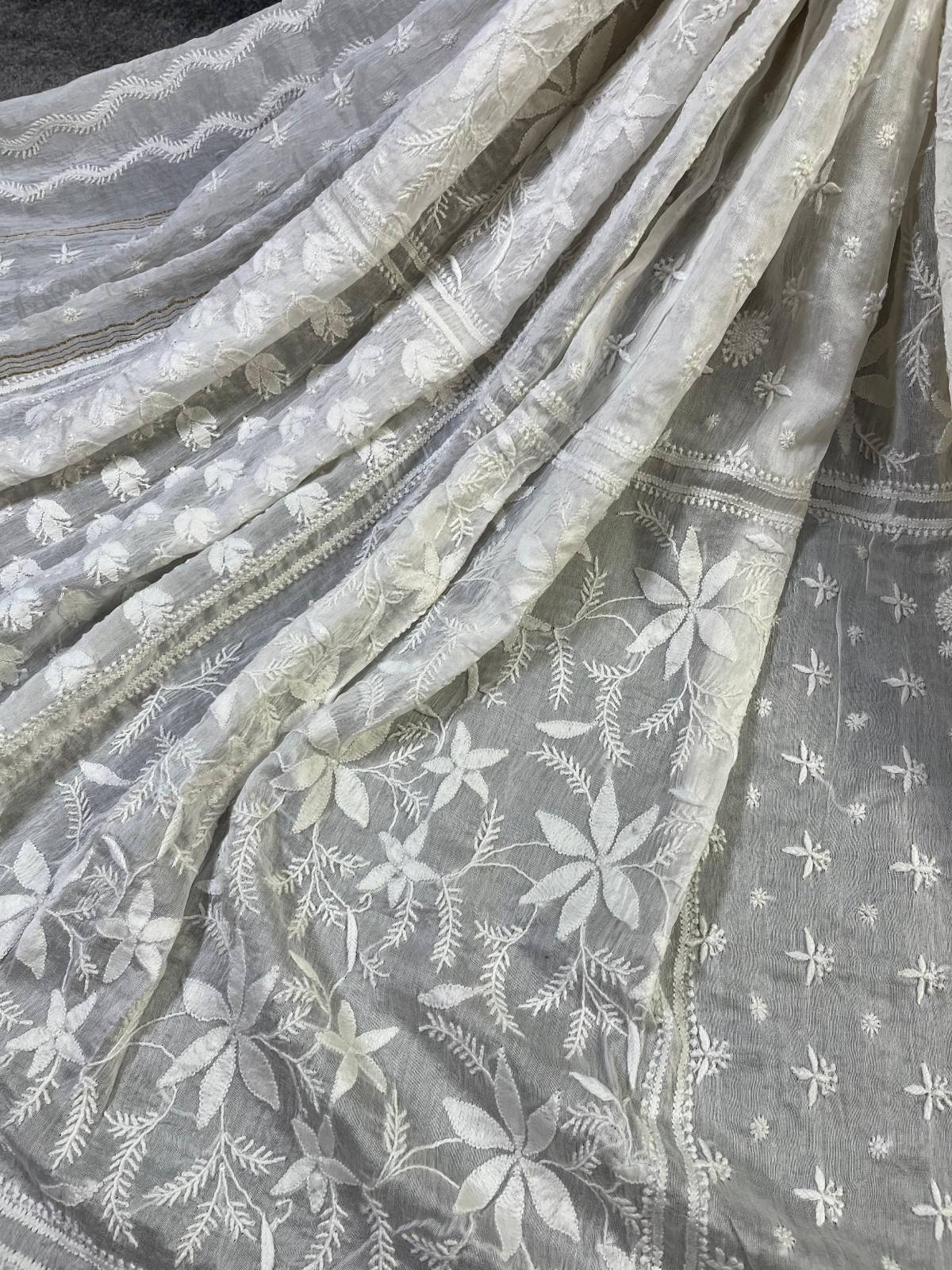 WHITE COTTON PURE HANDLOOM LUCKNOWI DUPATTA