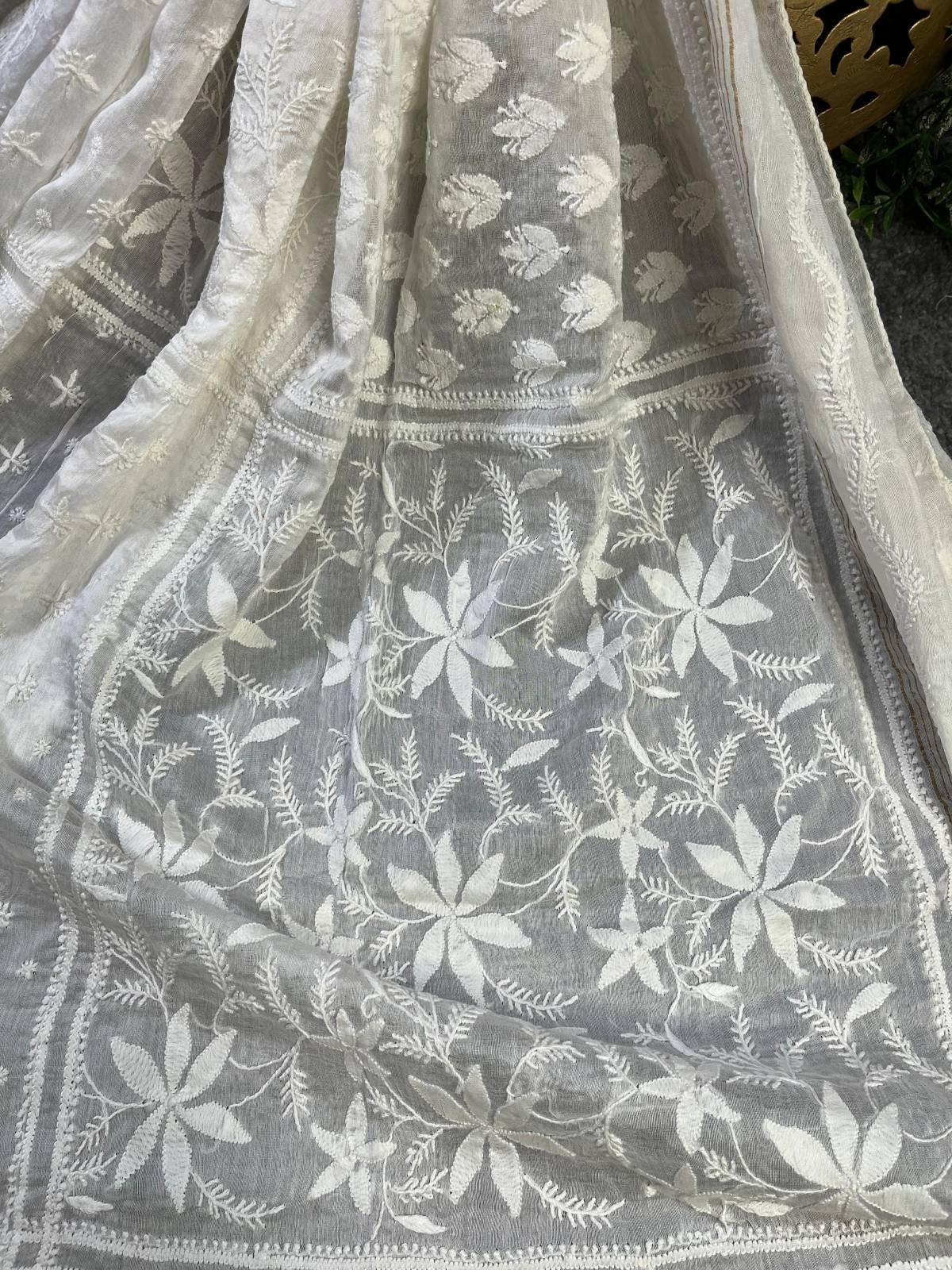 WHITE COTTON PURE HANDLOOM LUCKNOWI DUPATTA