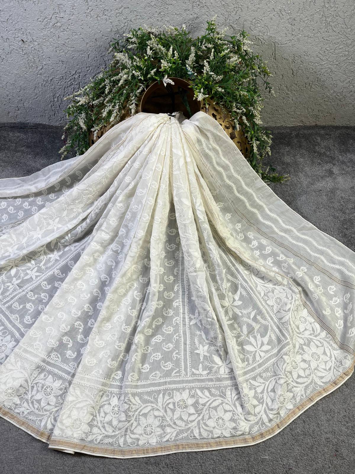 WHITE COTTON PURE HANDLOOM LUCKNOWI DUPATTA