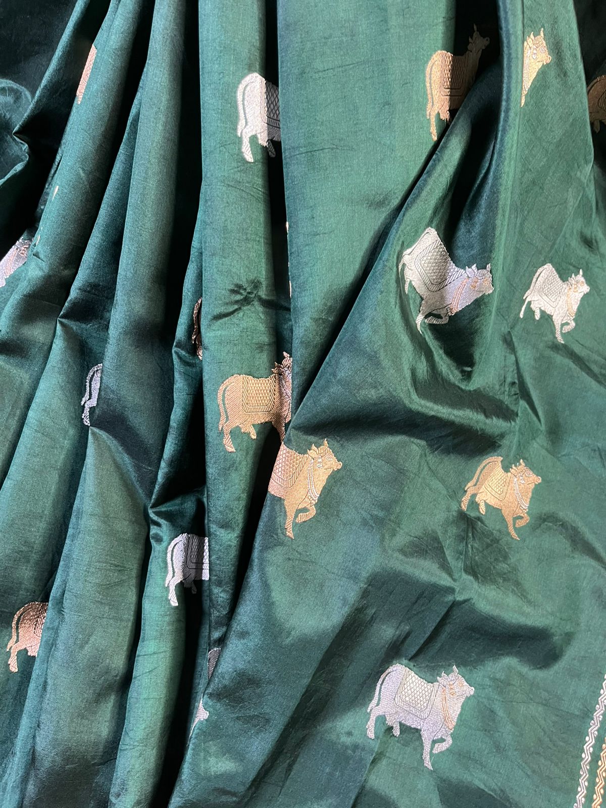 BOTTLE GREEN CHINIYA SILK PURE HANDLOOM BANARASI SAREE