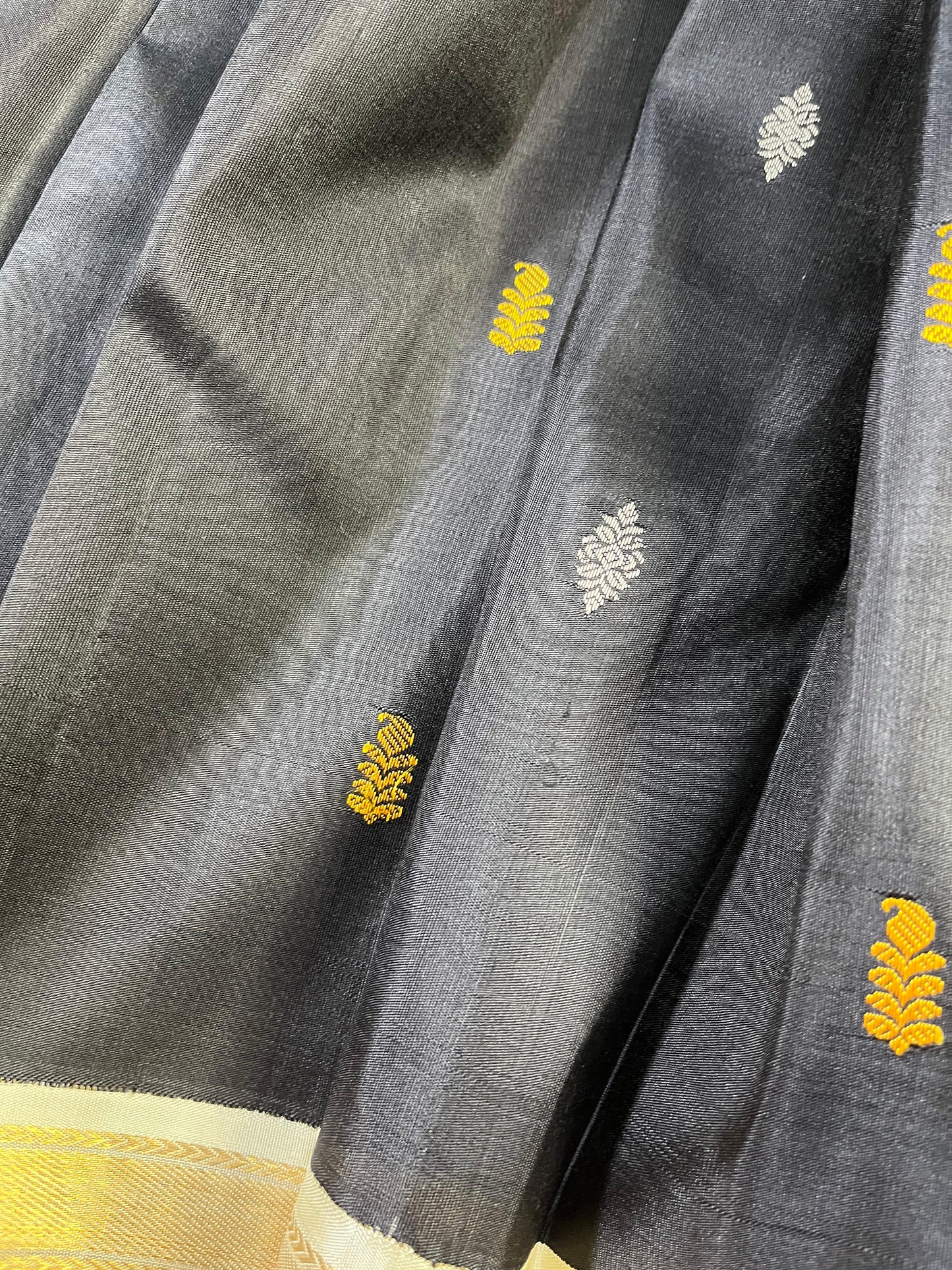 BLACK  PURE HANDLOOM  KANJIVARAM SILK SAREE