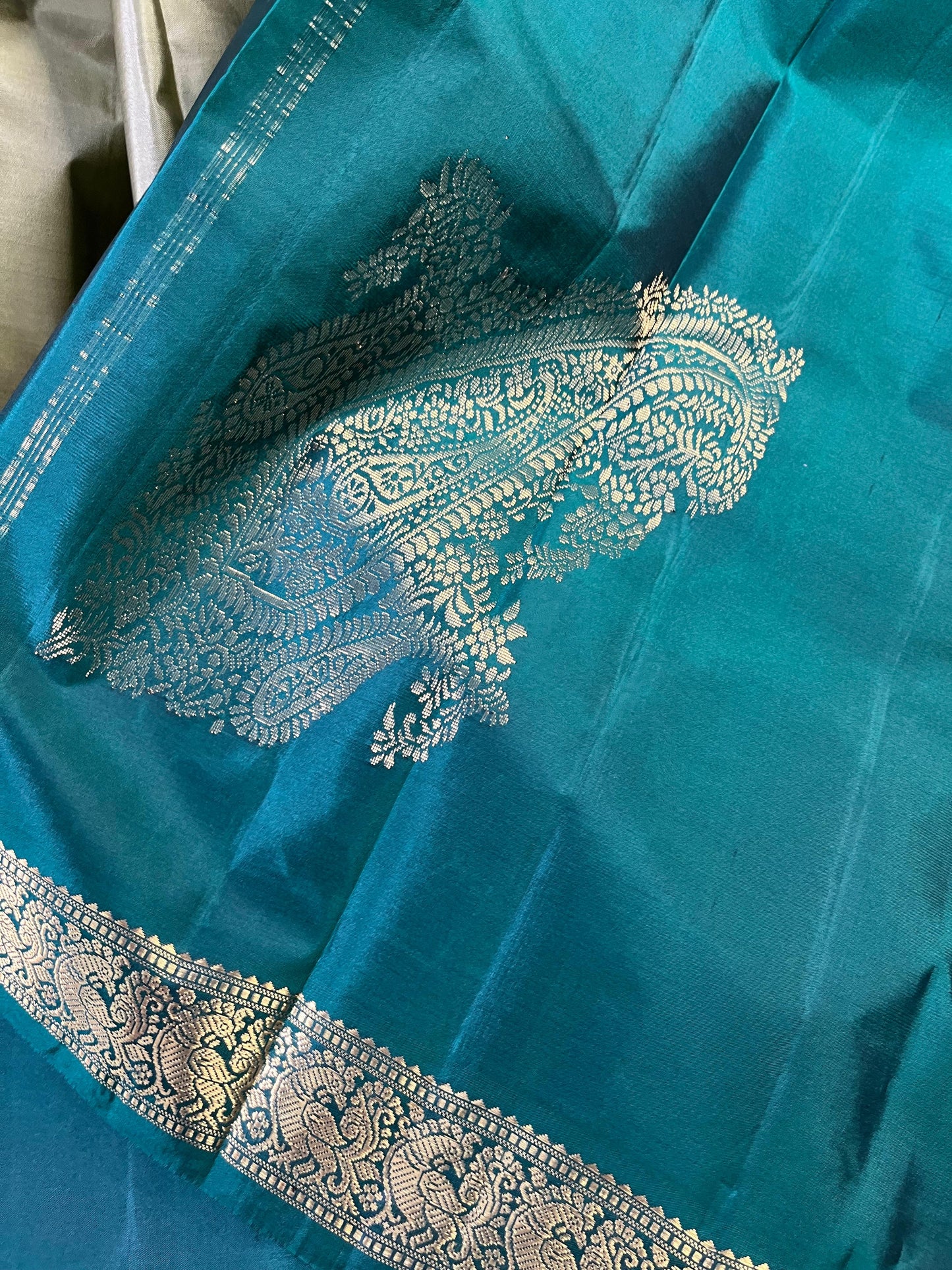 MEHENDI GREEN PURE HANDLOOM MUBBAGAM KANJIVARAM SILK SAREE