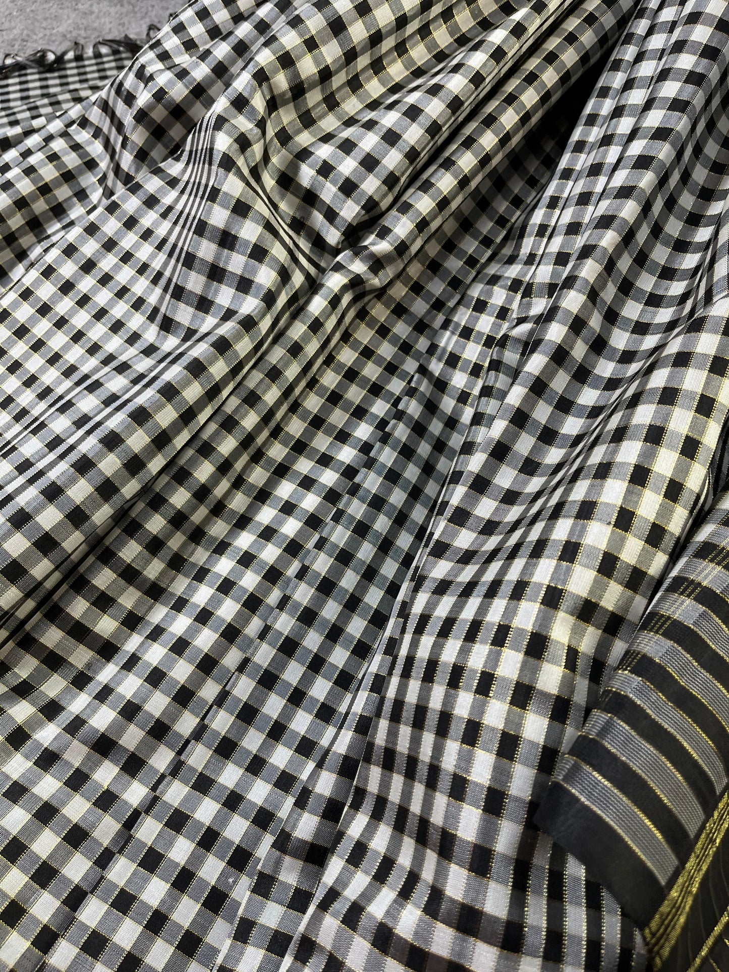 BLACK AND WHITE PURE HANDLOOM  KANJIVARAM SILK SAREE