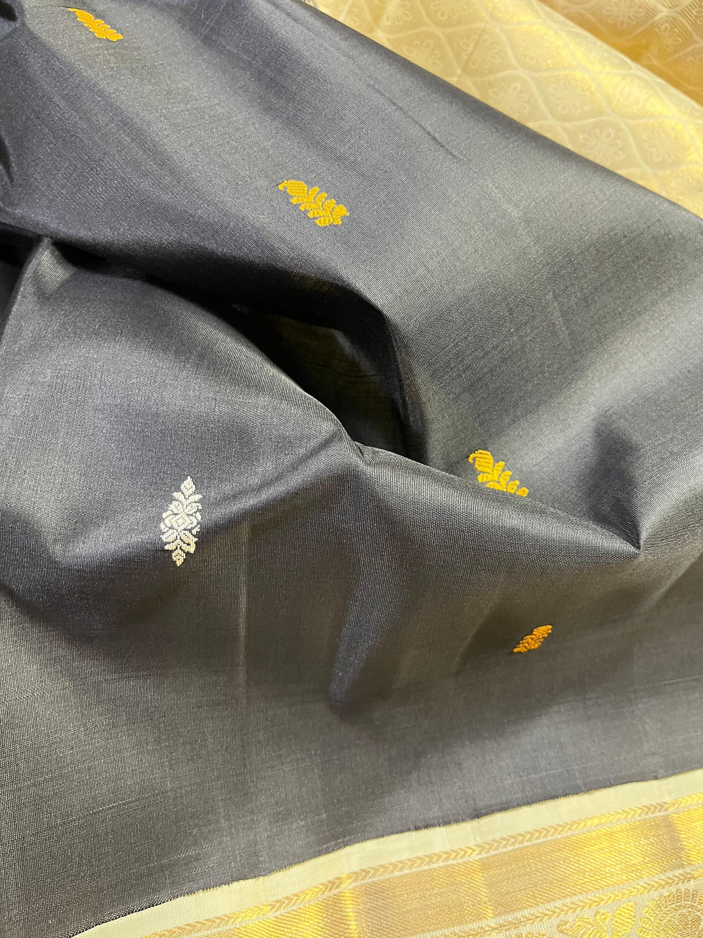 BLACK  PURE HANDLOOM  KANJIVARAM SILK SAREE