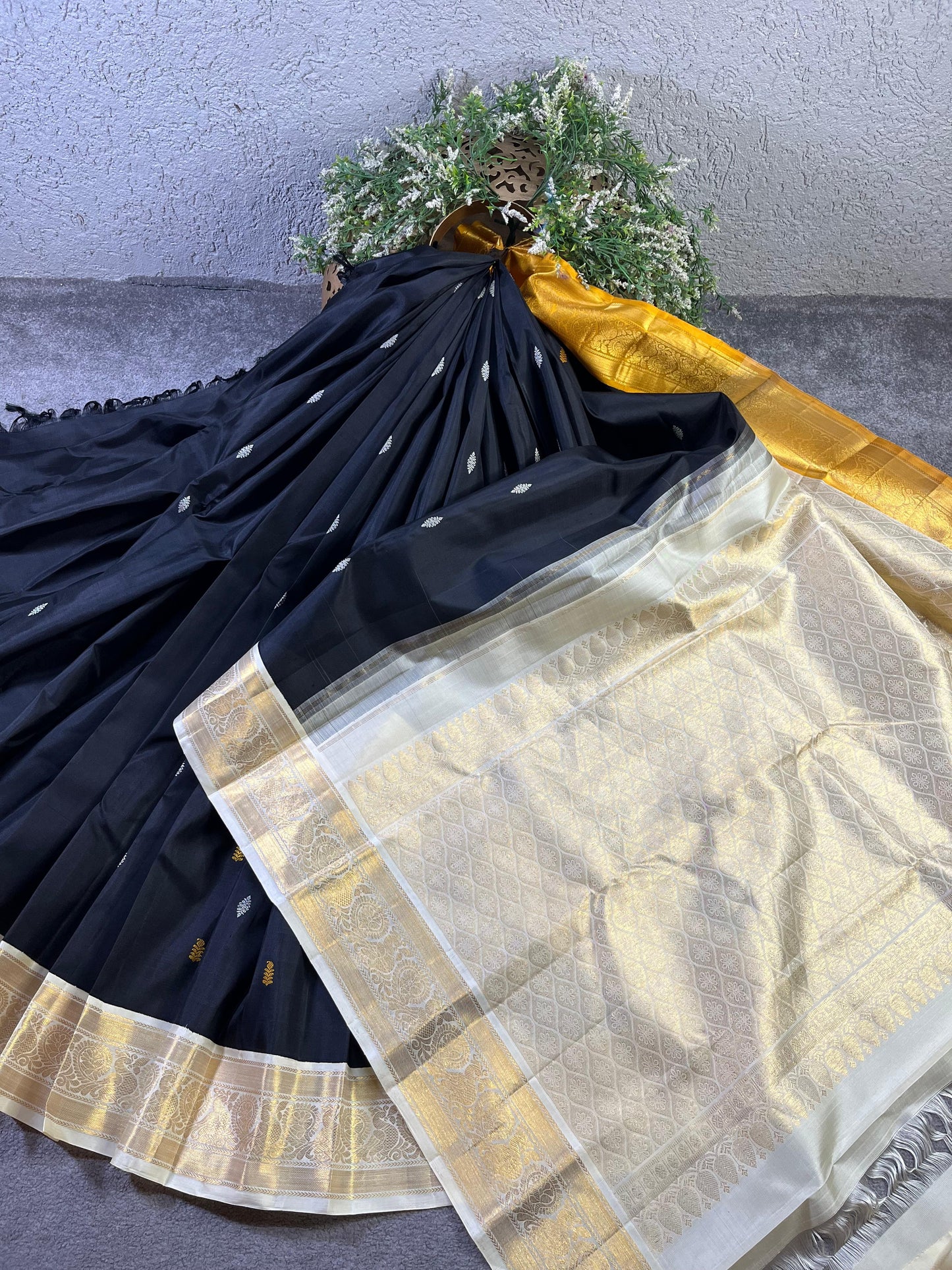 BLACK  PURE HANDLOOM  KANJIVARAM SILK SAREE