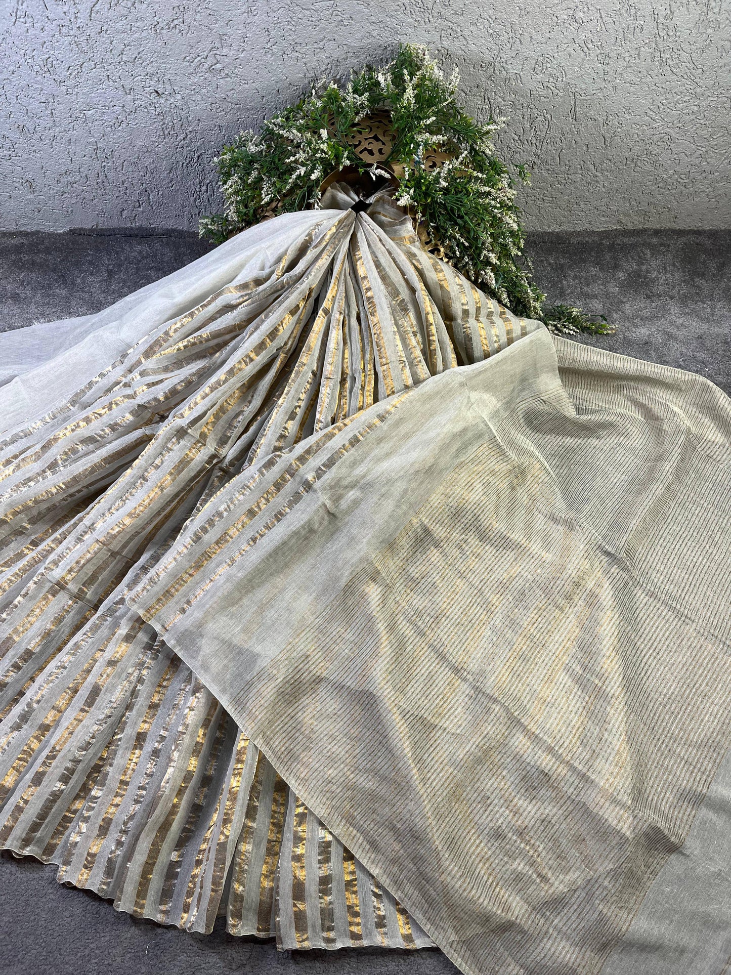 IVORY TISSUE LINEN PURE HANDLOOM LINEN SAREE
