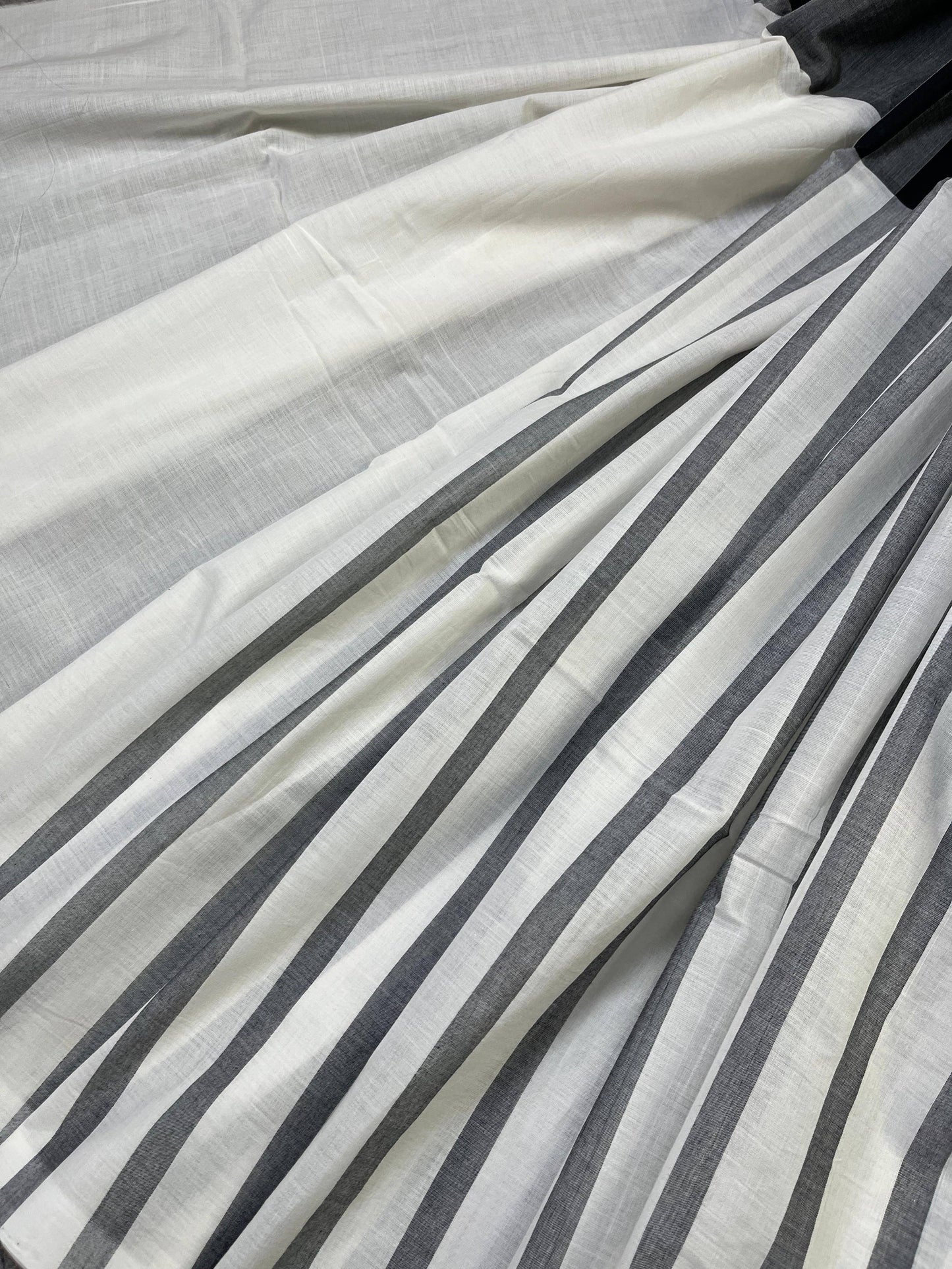 GREY WHITE PURE HANDLOOM KERALA COTTON SAREE