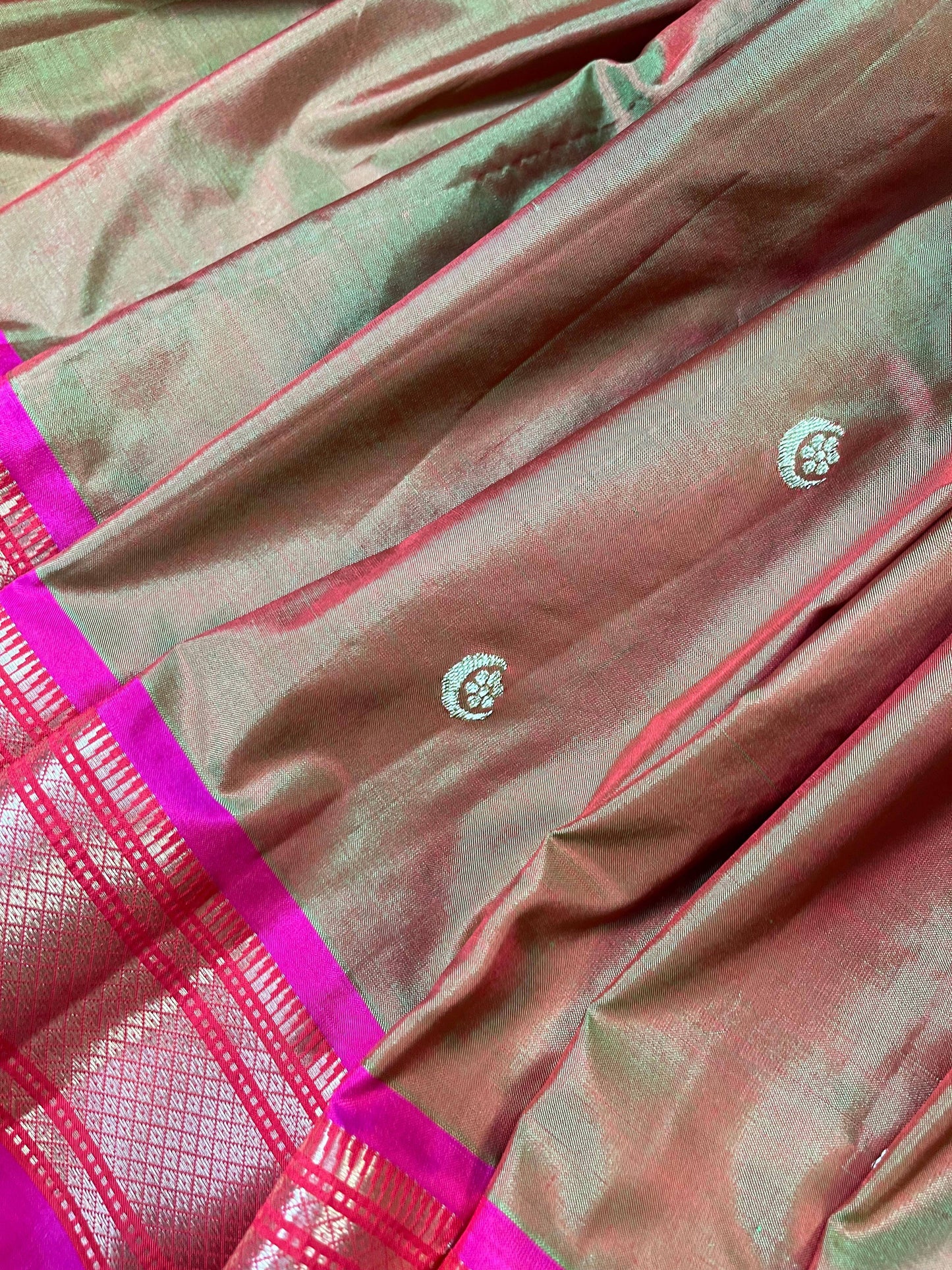 TWO TONE GREEN SILK PURE HANDLOOM PAITHANI SAREE