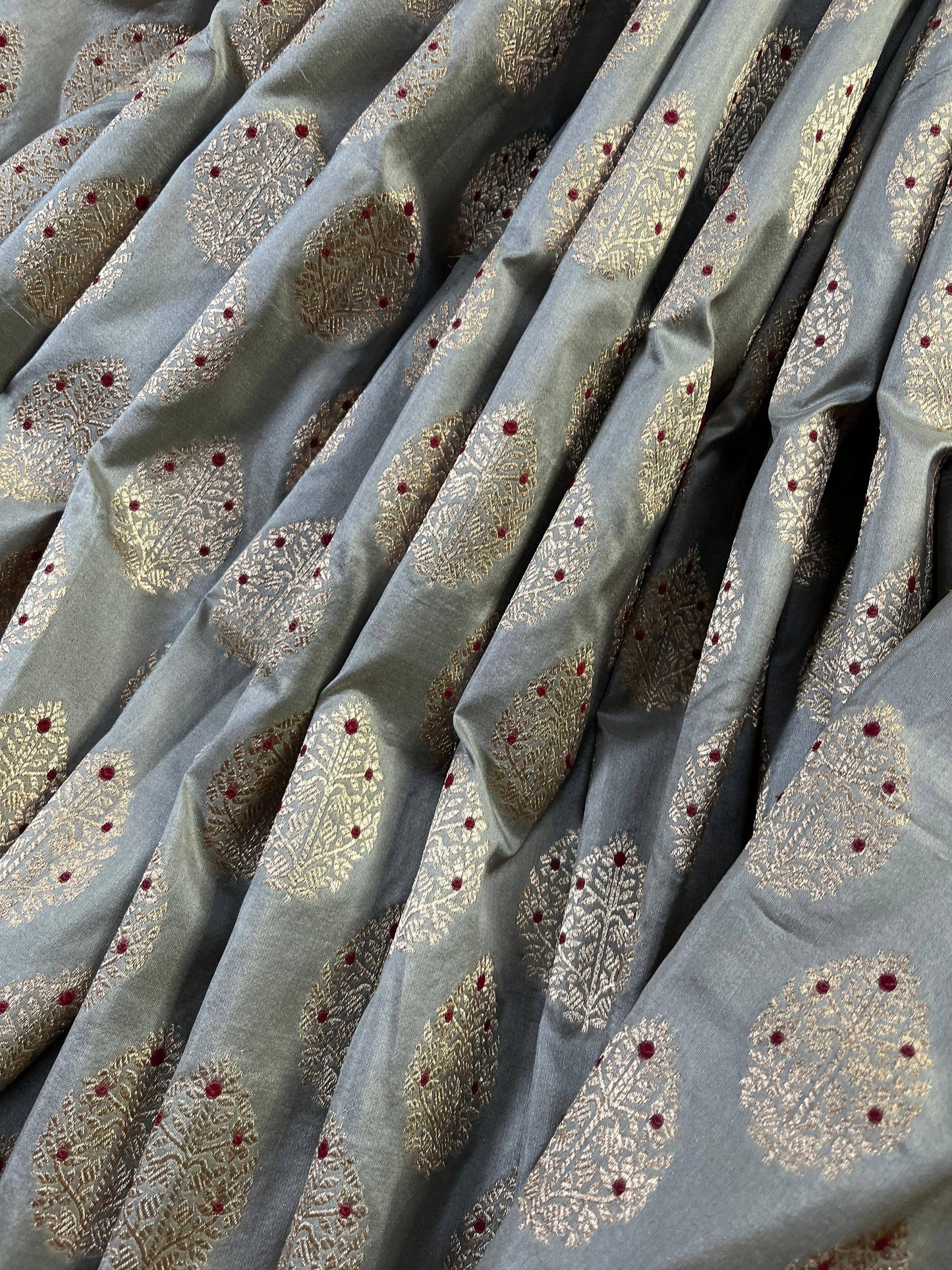 GREY SILK PURE HANDLOOM BANARASI SAREE