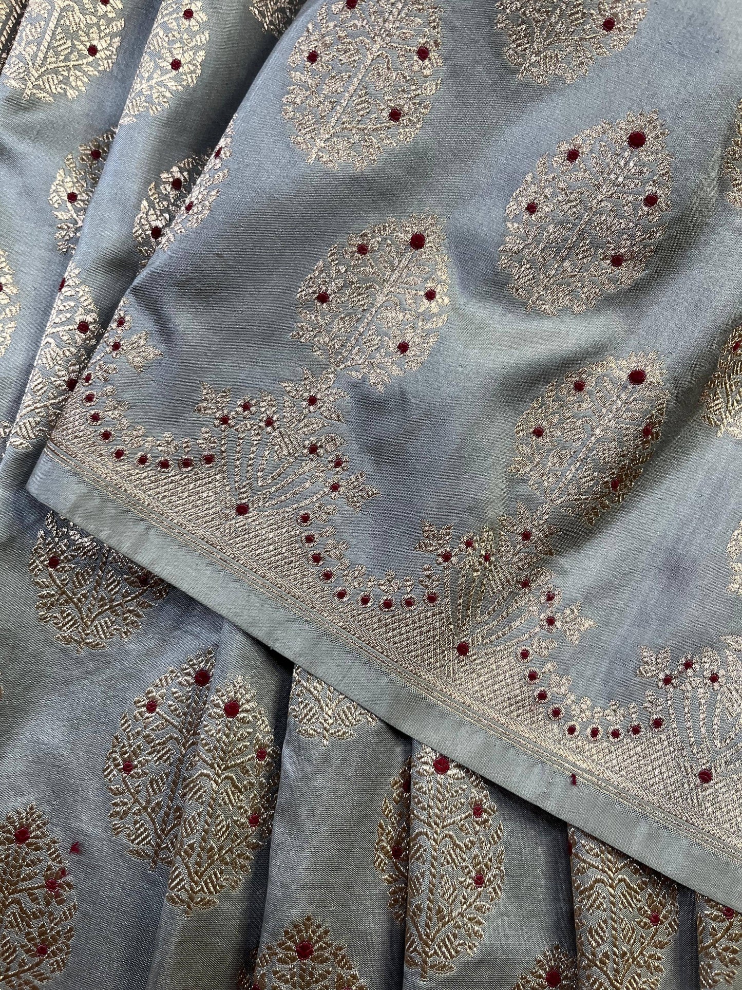 GREY SILK PURE HANDLOOM BANARASI SAREE