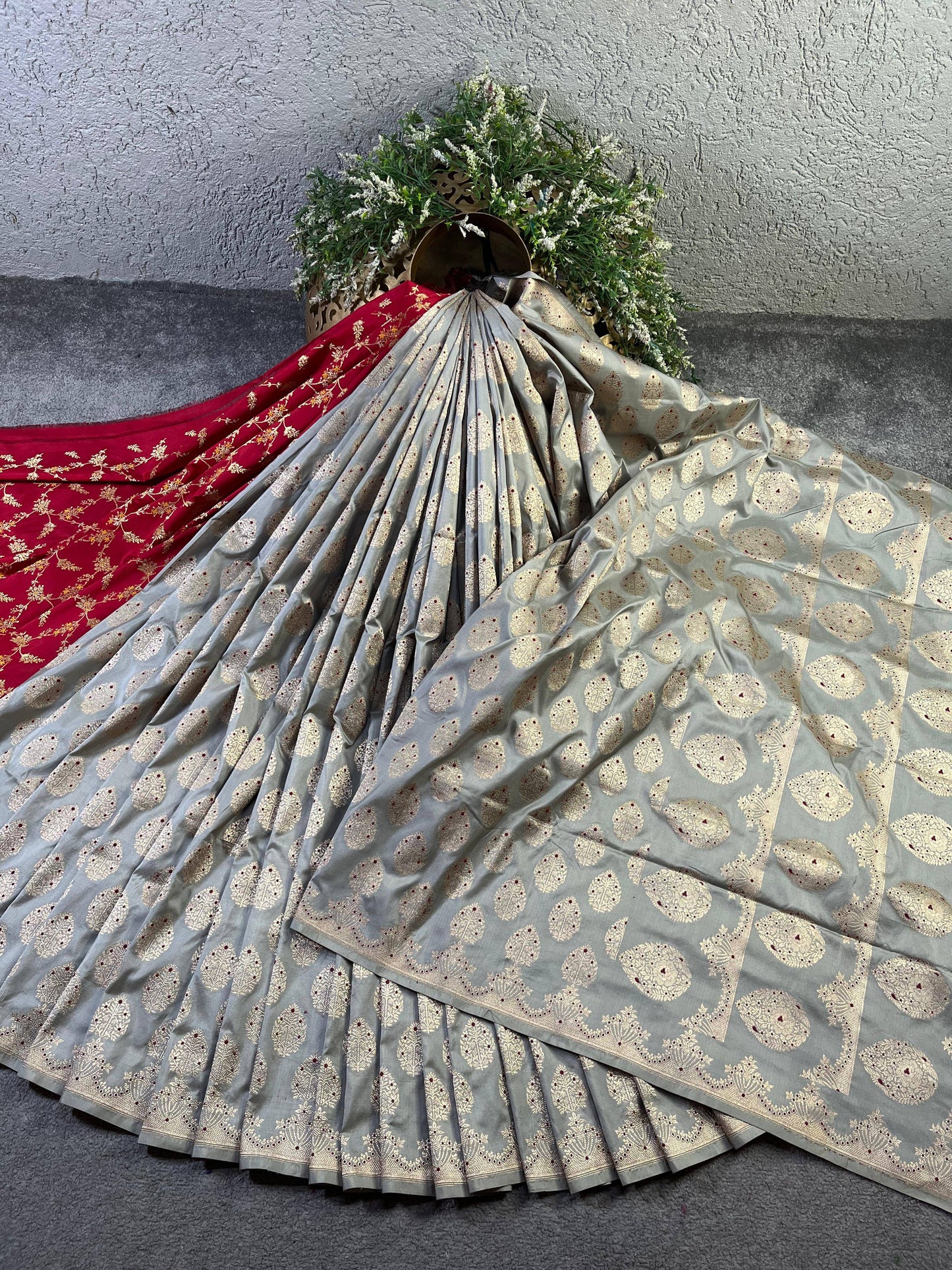 GREY SILK PURE HANDLOOM BANARASI SAREE