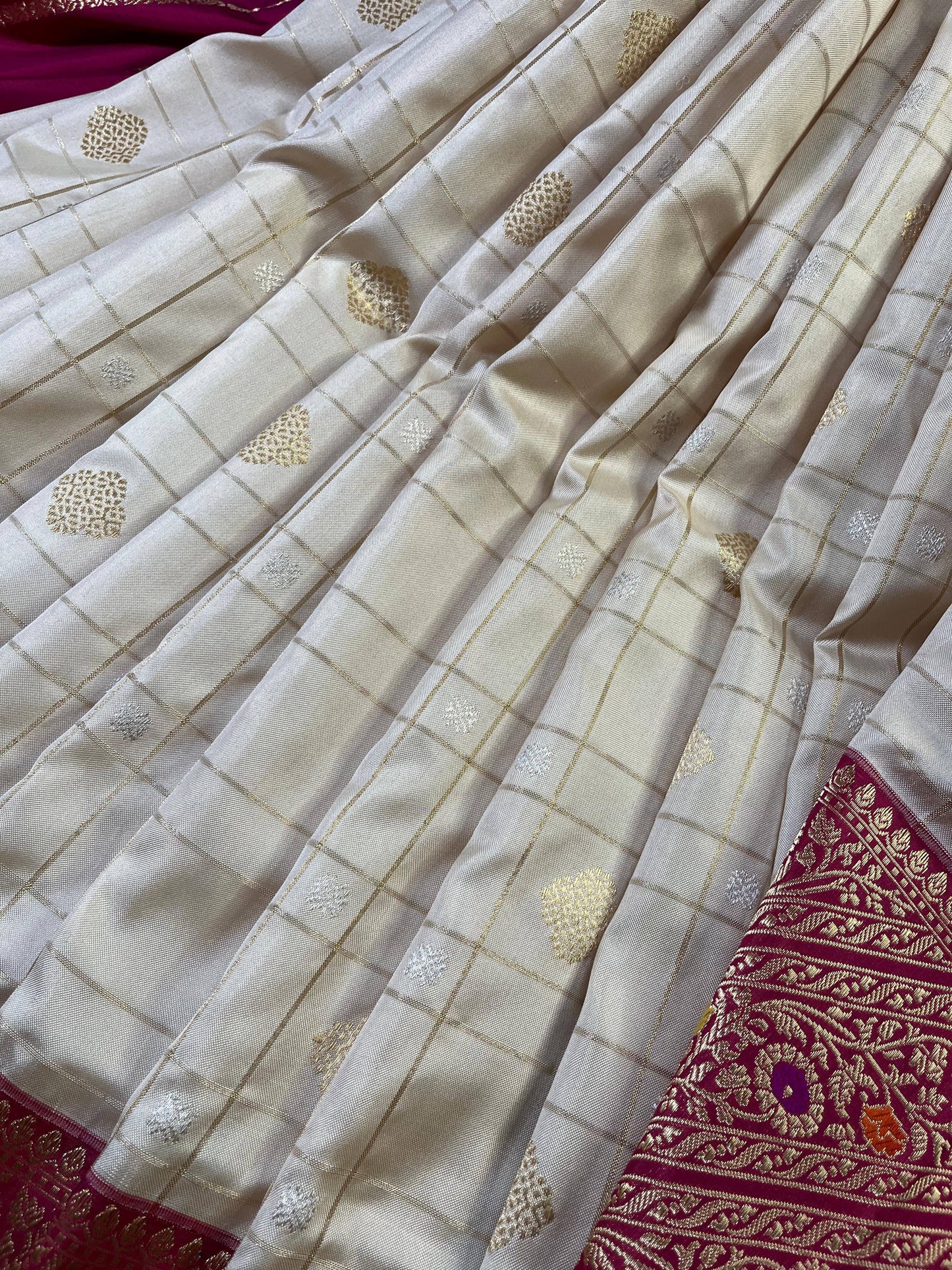 OFF WHITE SILK PURE HANDLOOM BANARASI SAREE