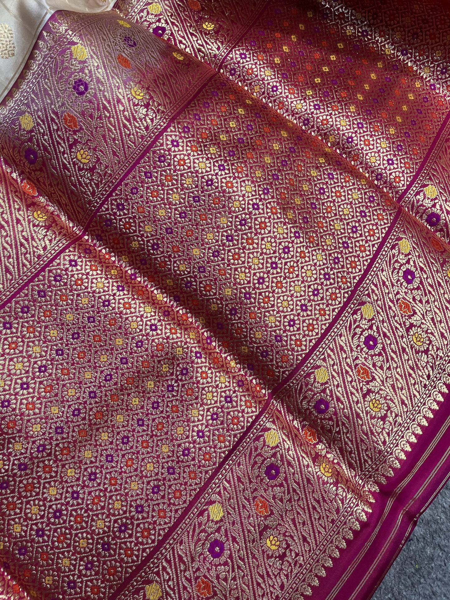 OFF WHITE SILK PURE HANDLOOM BANARASI SAREE