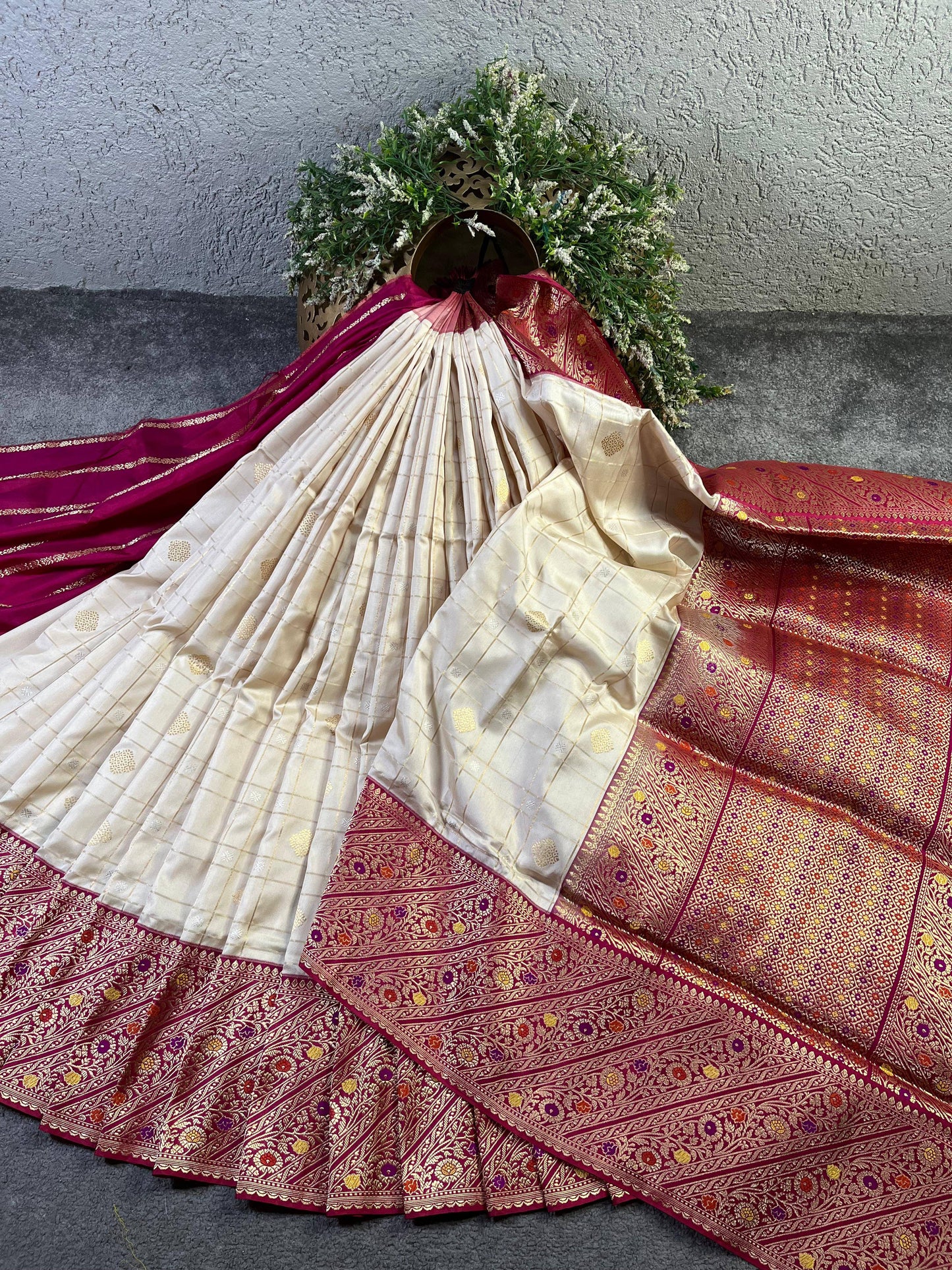 OFF WHITE SILK PURE HANDLOOM BANARASI SAREE