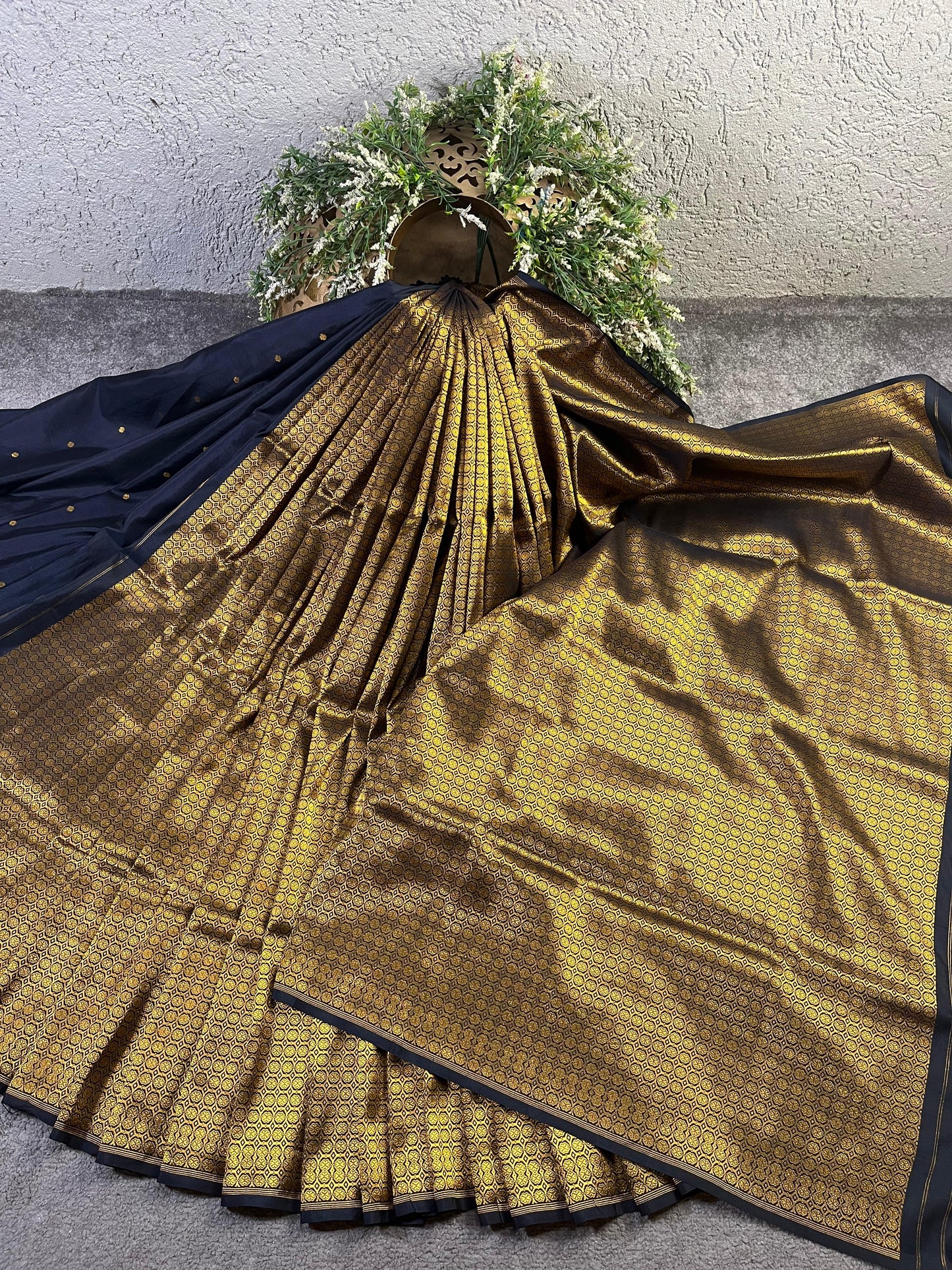 GOLD KATAN TISSUE PURE HANDLOOM BANARASI SAREE