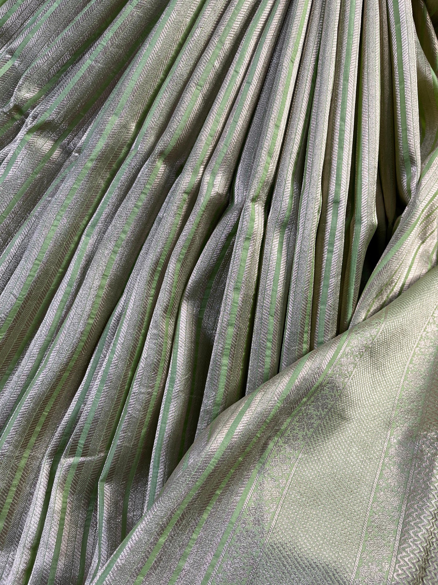 LIGHT PISTA GREEN KATAN TISSUE PURE HANDLOOM BANARASI SAREE