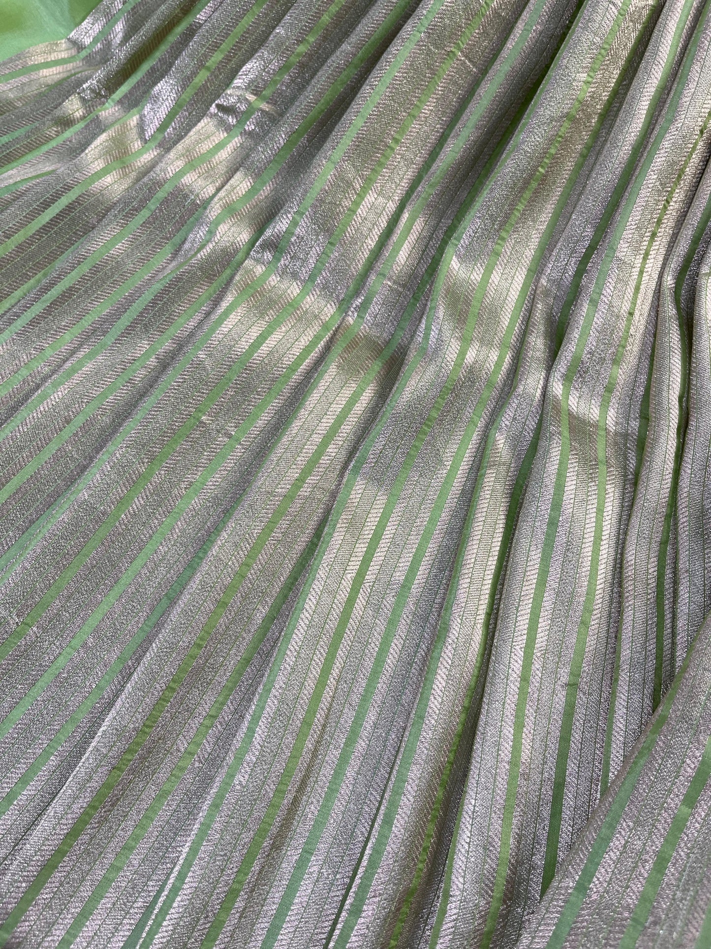 LIGHT PISTA GREEN KATAN TISSUE PURE HANDLOOM BANARASI SAREE
