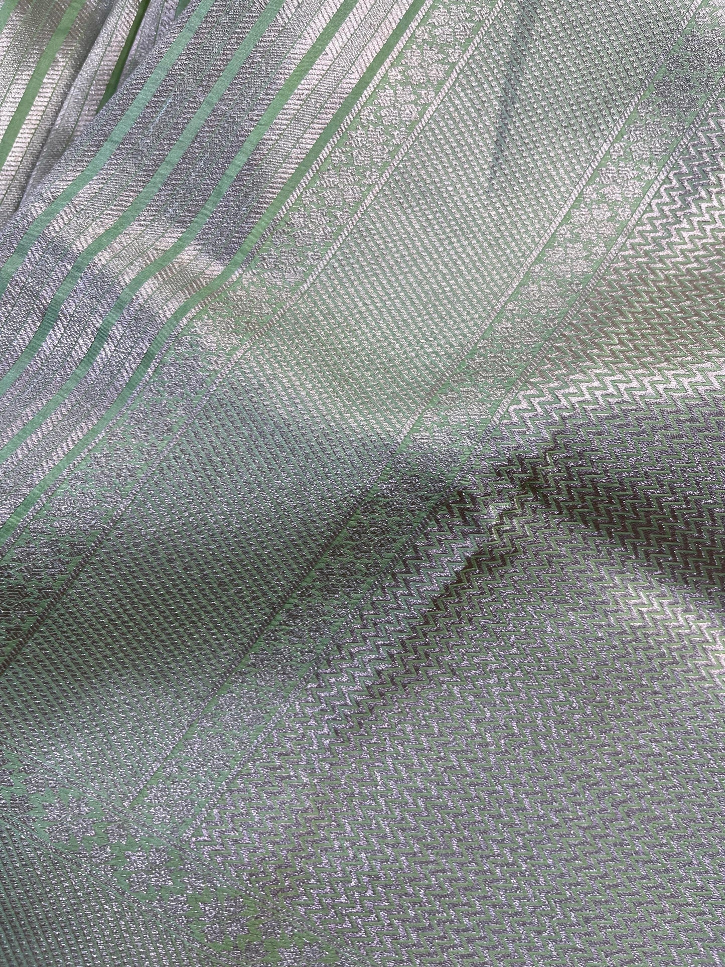 LIGHT PISTA GREEN KATAN TISSUE PURE HANDLOOM BANARASI SAREE