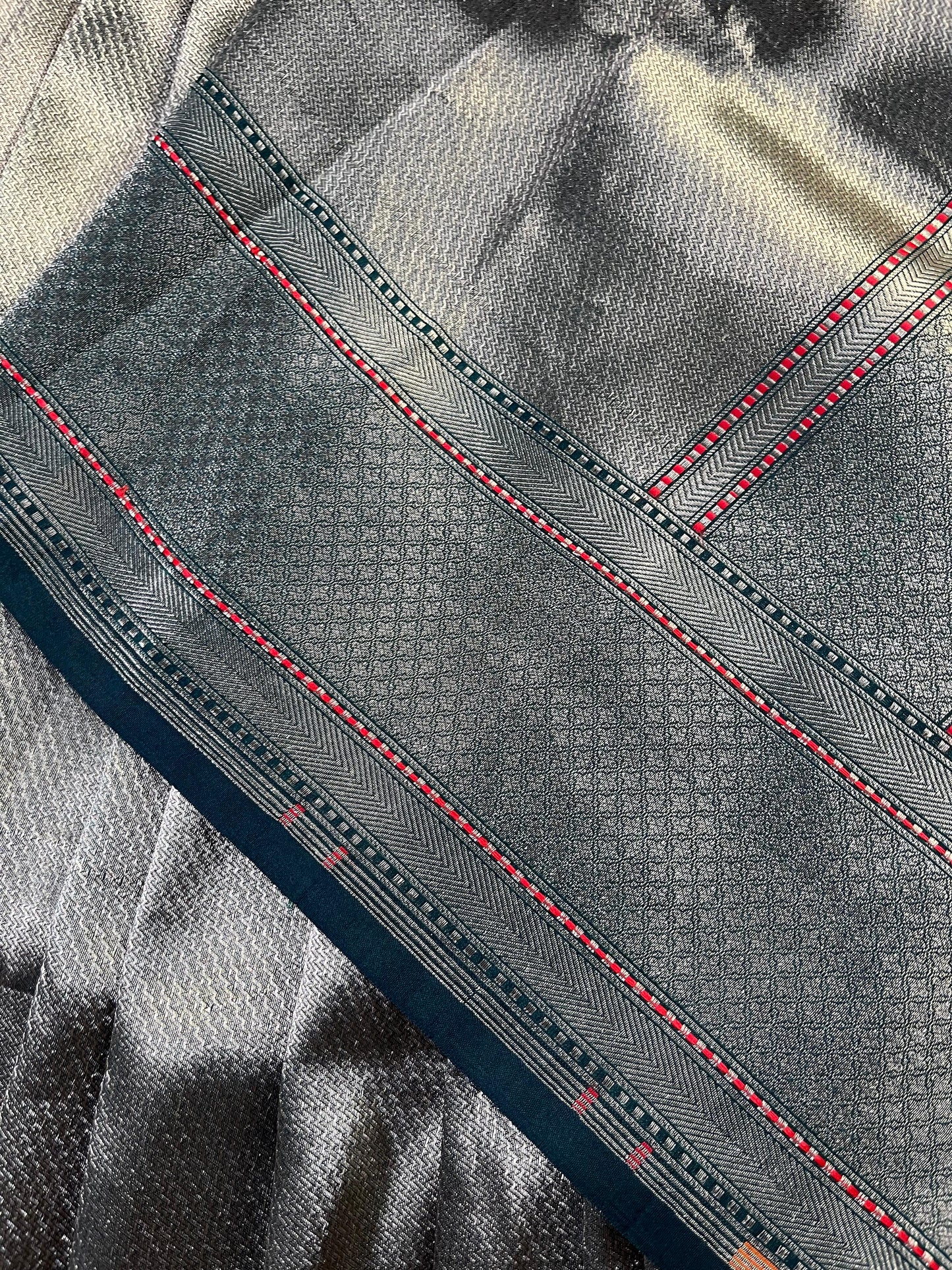 GREEN SILVER KATAN TISSUE PURE HANDLOOM BANARASI SAREE