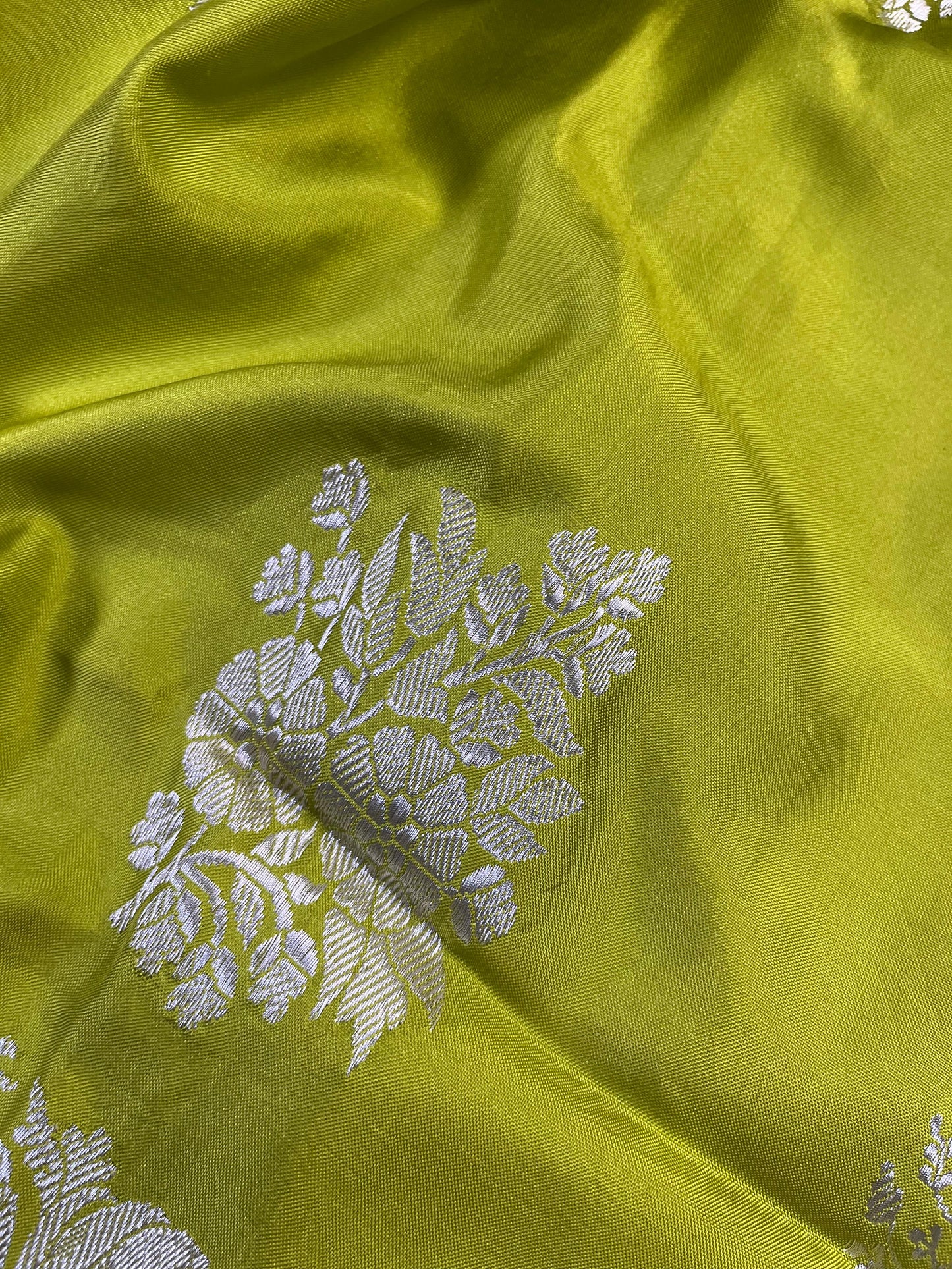 LIME GREEN DOUBLE SILK PURE HANDLOOM BANARASI SAREE