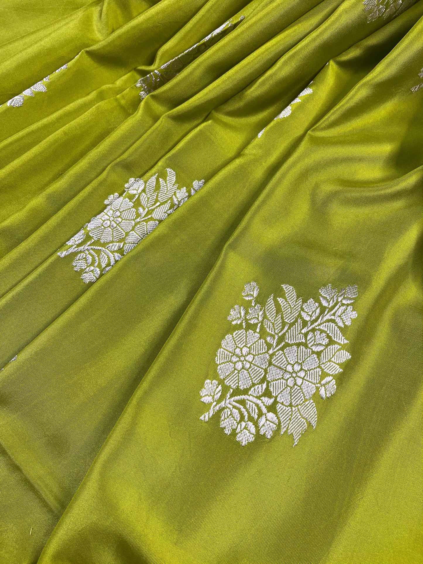 LIME GREEN DOUBLE SILK PURE HANDLOOM BANARASI SAREE