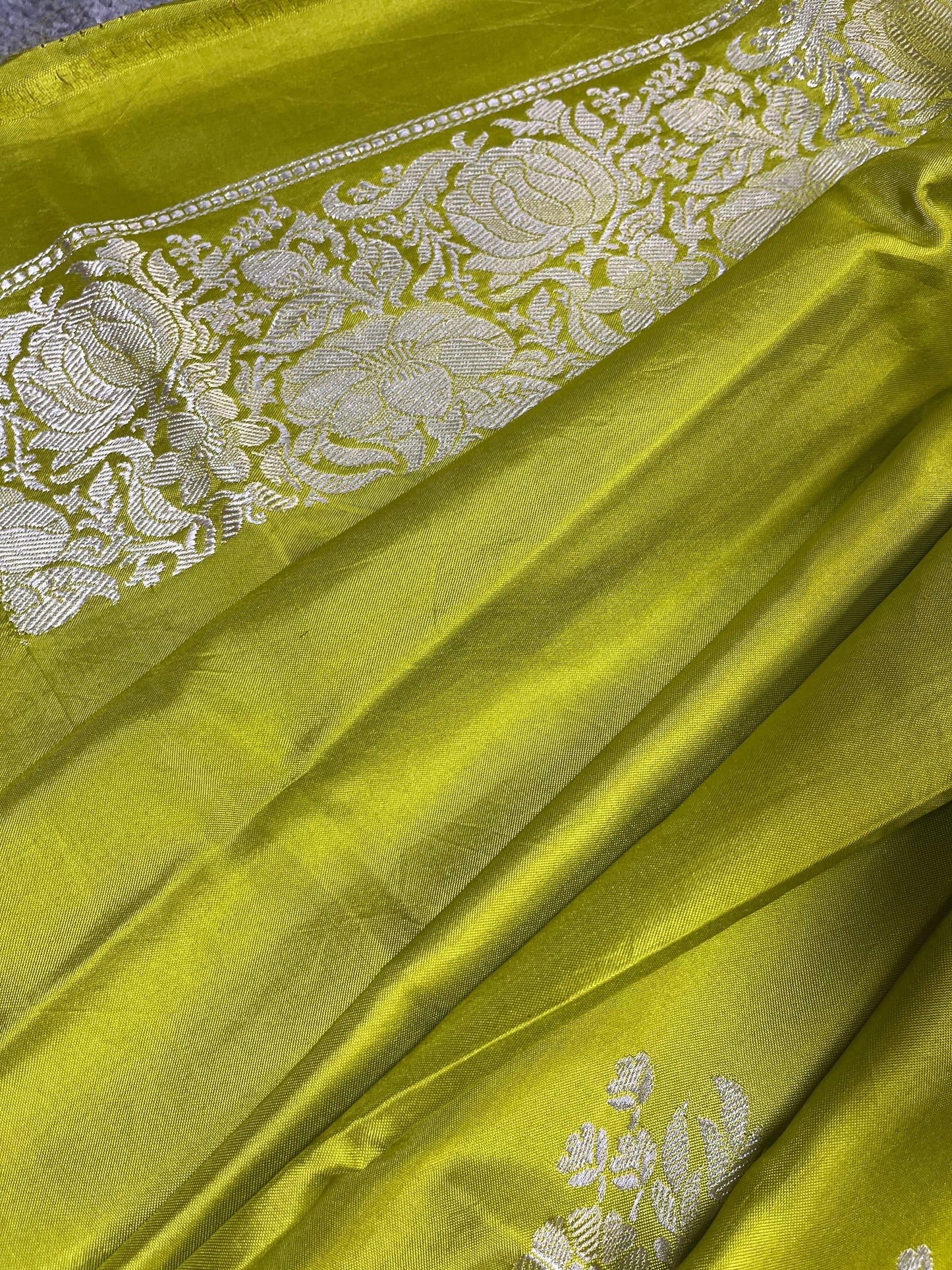 LIME GREEN DOUBLE SILK PURE HANDLOOM BANARASI SAREE