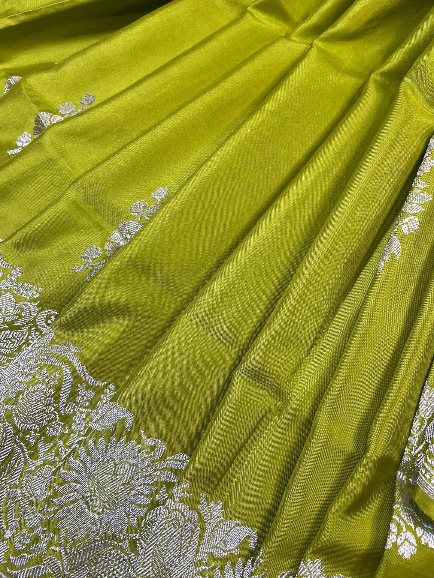 LIME GREEN DOUBLE SILK PURE HANDLOOM BANARASI SAREE