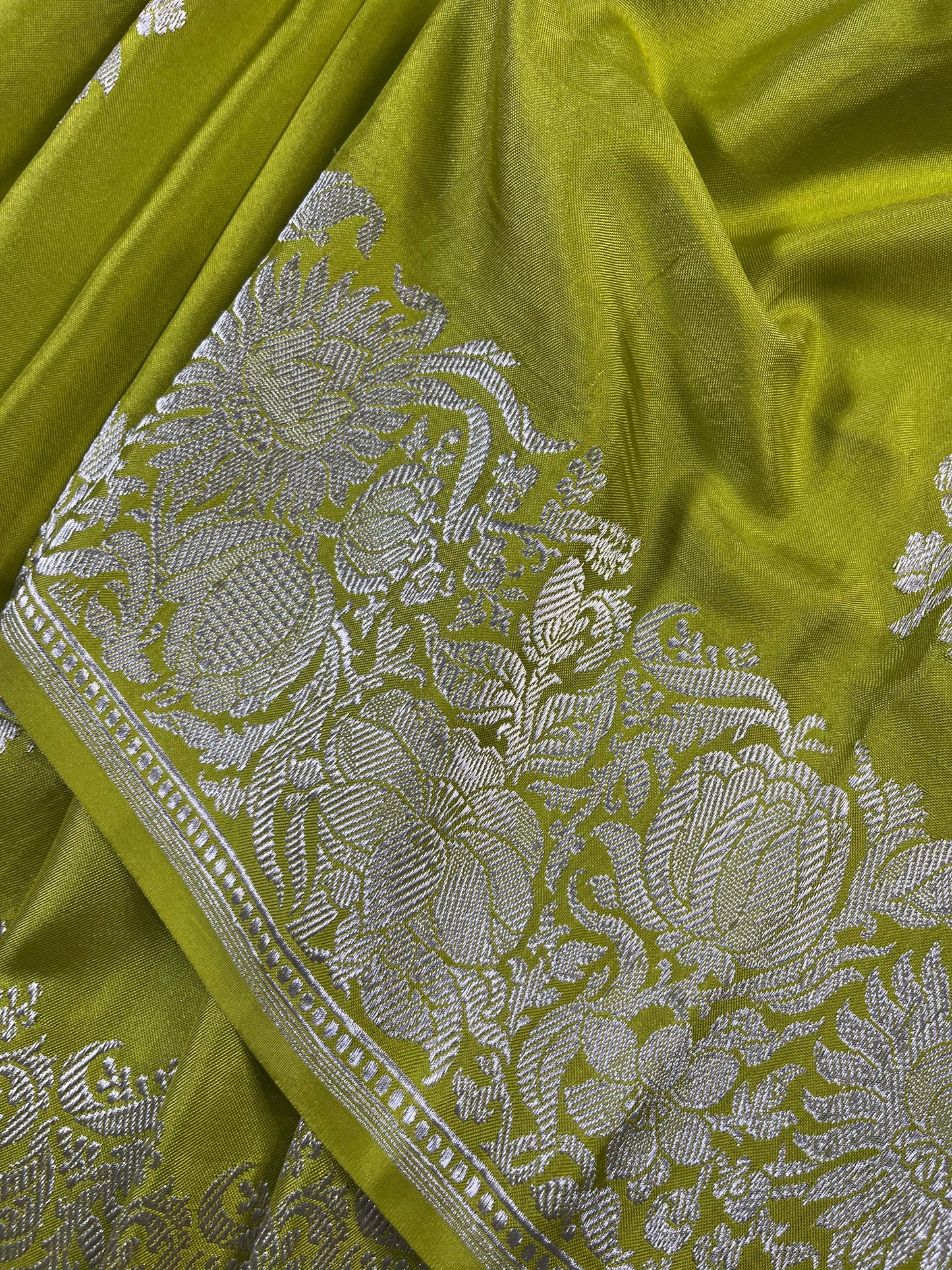 LIME GREEN DOUBLE SILK PURE HANDLOOM BANARASI SAREE