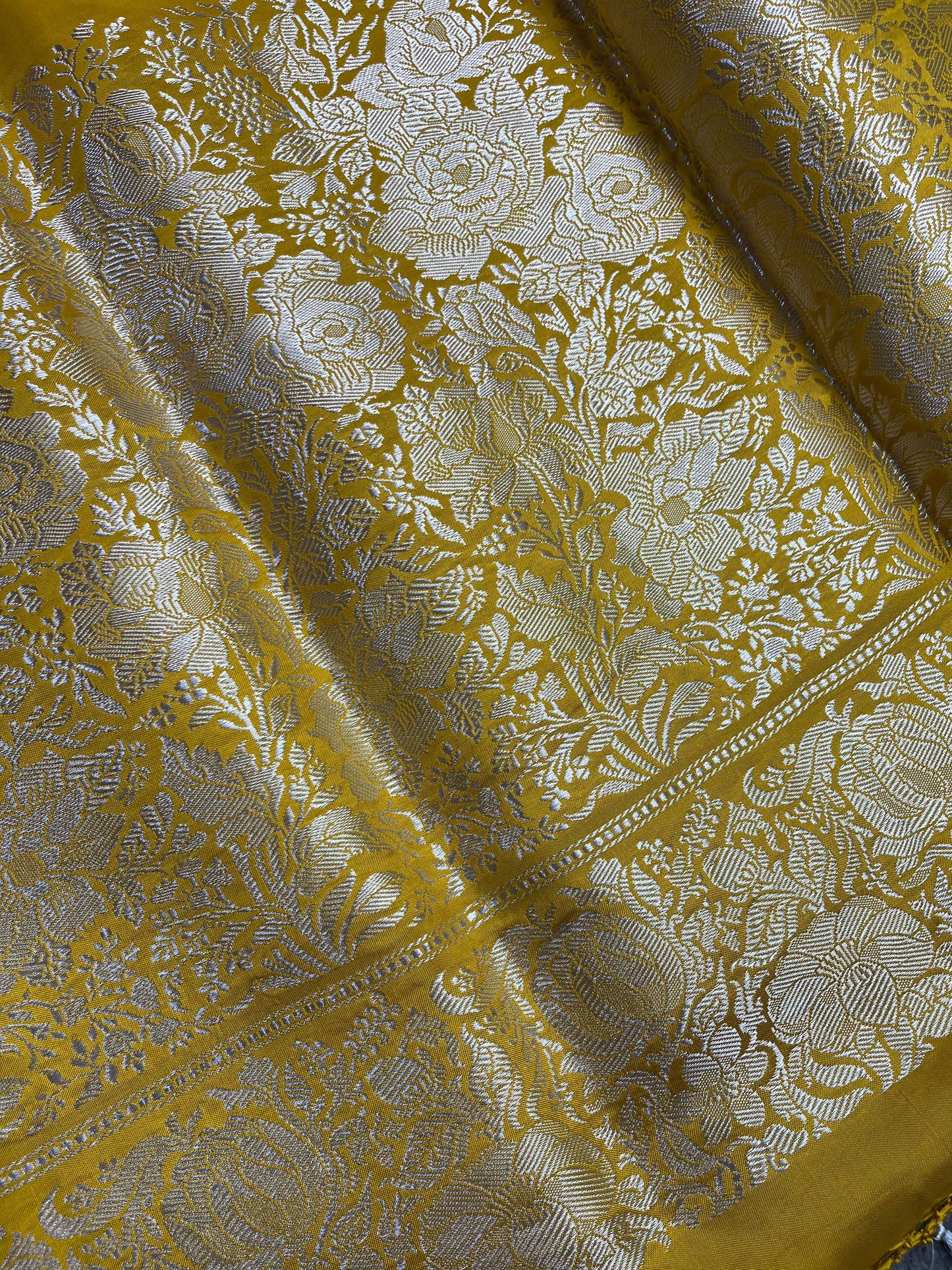 YELLOW DOUBLE SILK PURE HANDLOOM BANARASI SAREE