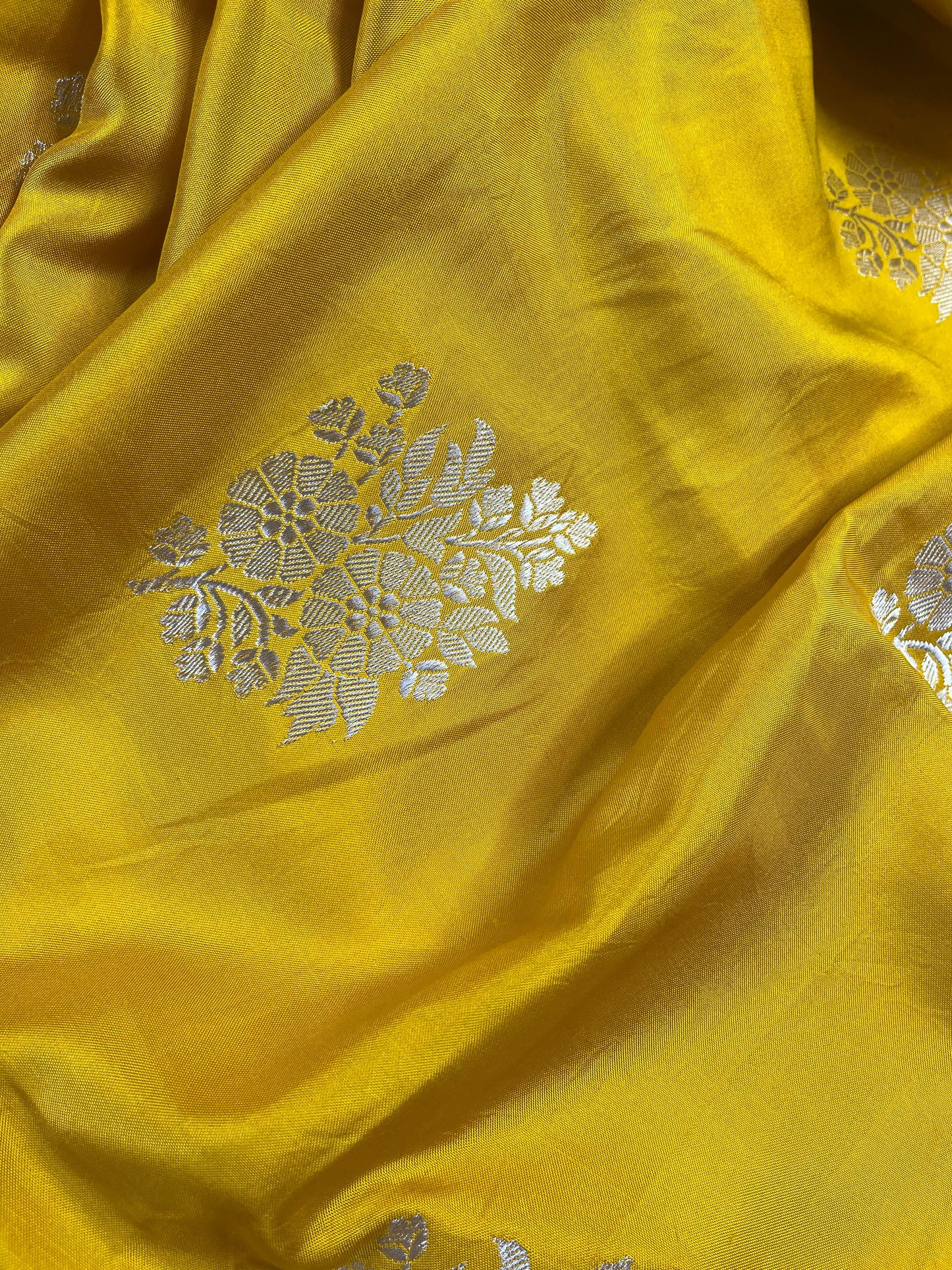 YELLOW DOUBLE SILK PURE HANDLOOM BANARASI SAREE