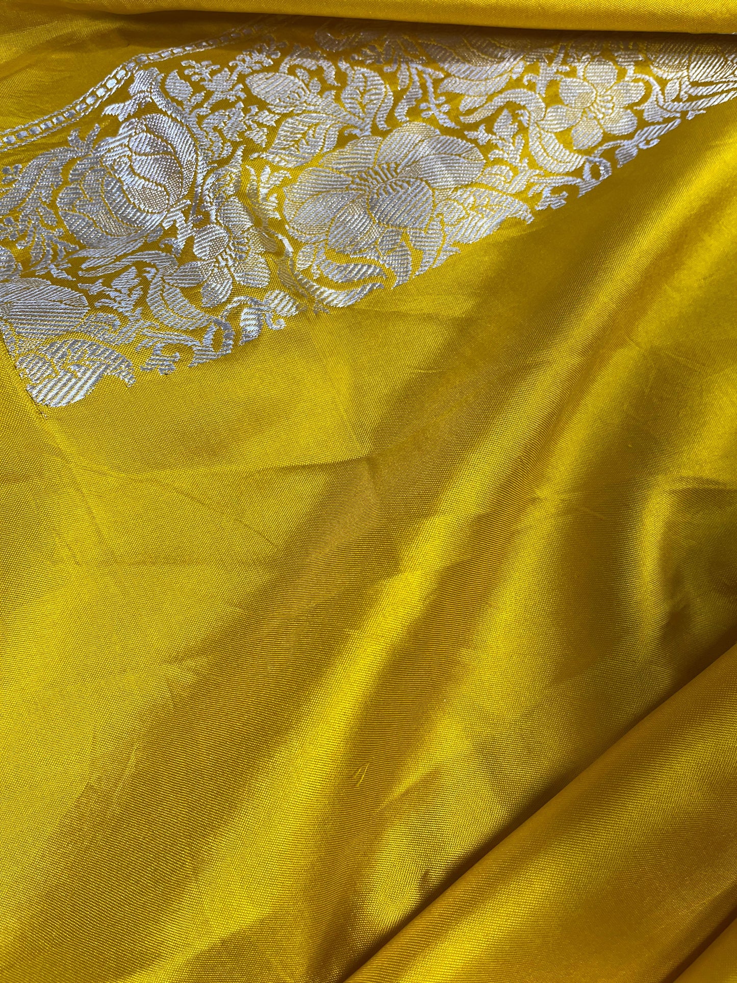 YELLOW DOUBLE SILK PURE HANDLOOM BANARASI SAREE