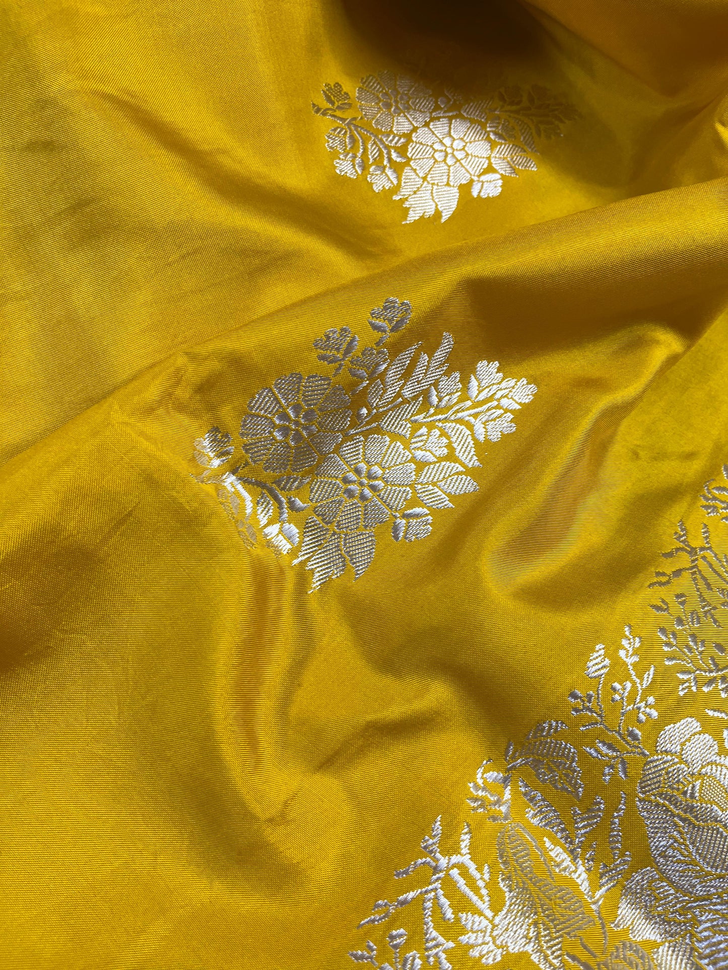 YELLOW DOUBLE SILK PURE HANDLOOM BANARASI SAREE