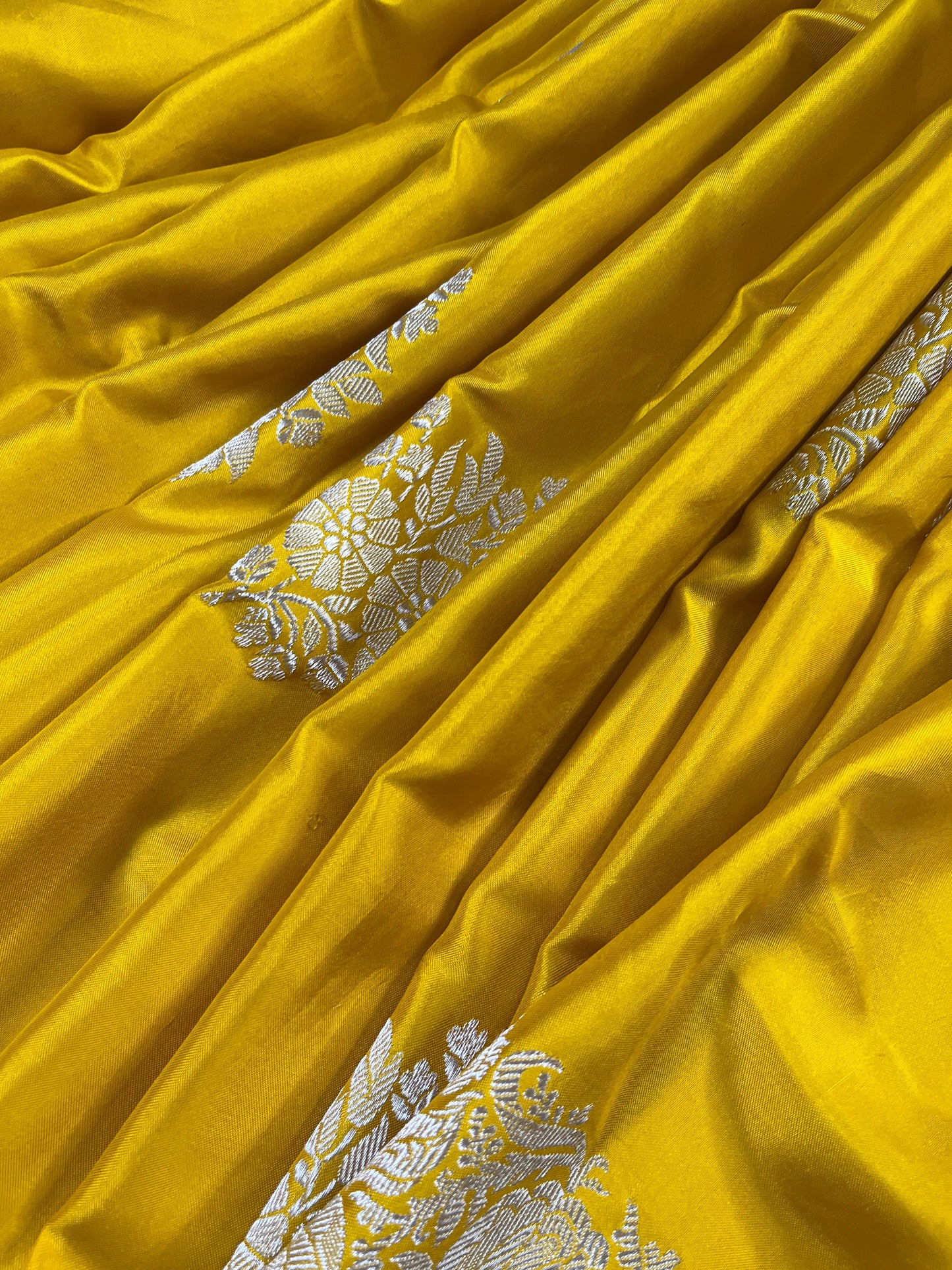 YELLOW DOUBLE SILK PURE HANDLOOM BANARASI SAREE