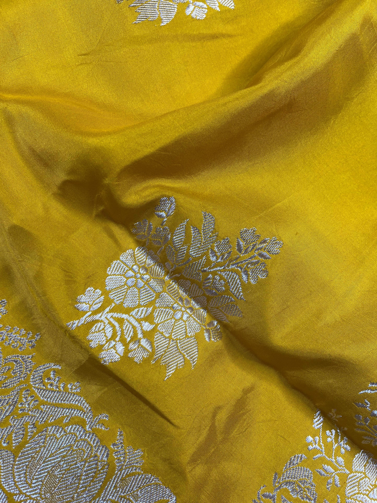 YELLOW DOUBLE SILK PURE HANDLOOM BANARASI SAREE