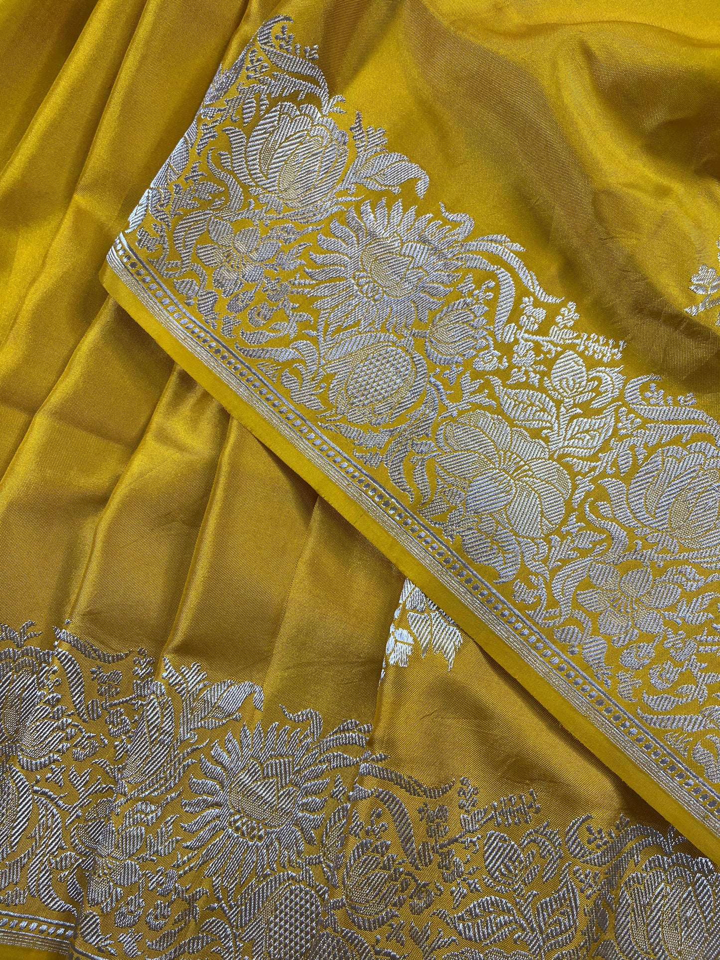 YELLOW DOUBLE SILK PURE HANDLOOM BANARASI SAREE
