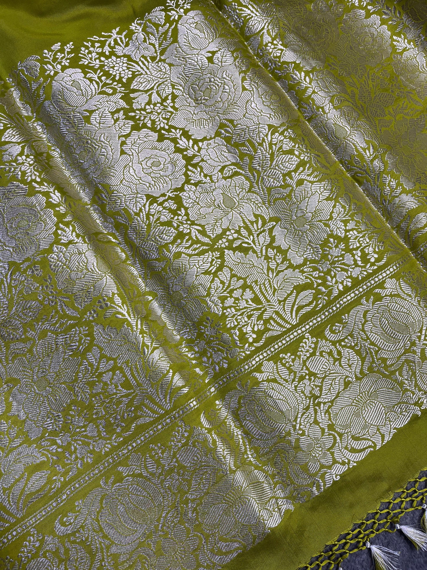 LIME GREEN DOUBLE SILK PURE HANDLOOM BANARASI SAREE