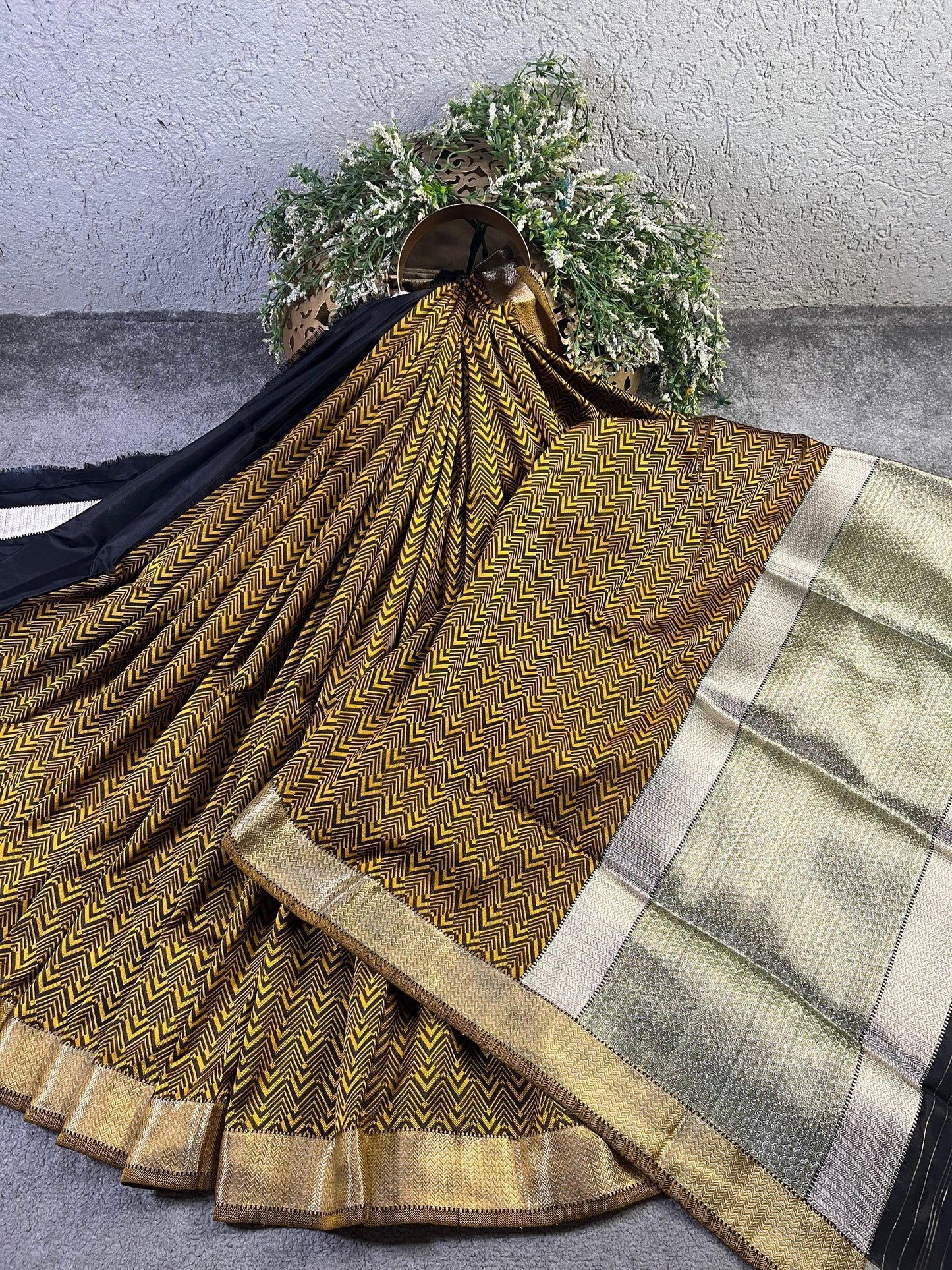 BLACK AND YELLOW SILK PURE HANDLOOM DO RUKHI BANARASI SAREE