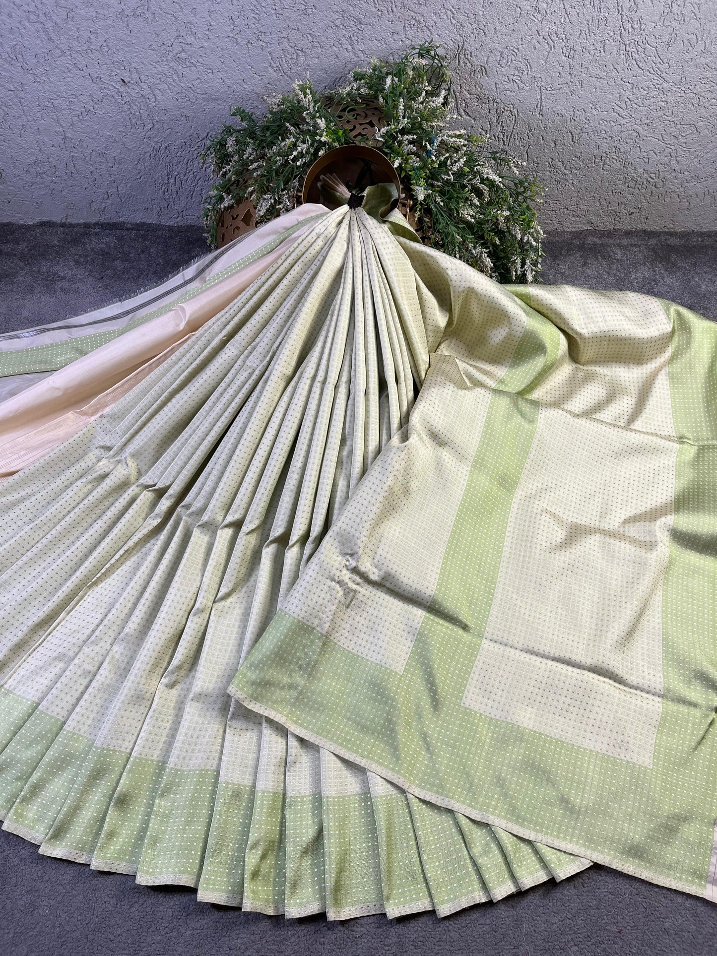 CREAM PISTA GREEN SILK PURE HANDLOOM DO RUKHI BANARASI SAREE