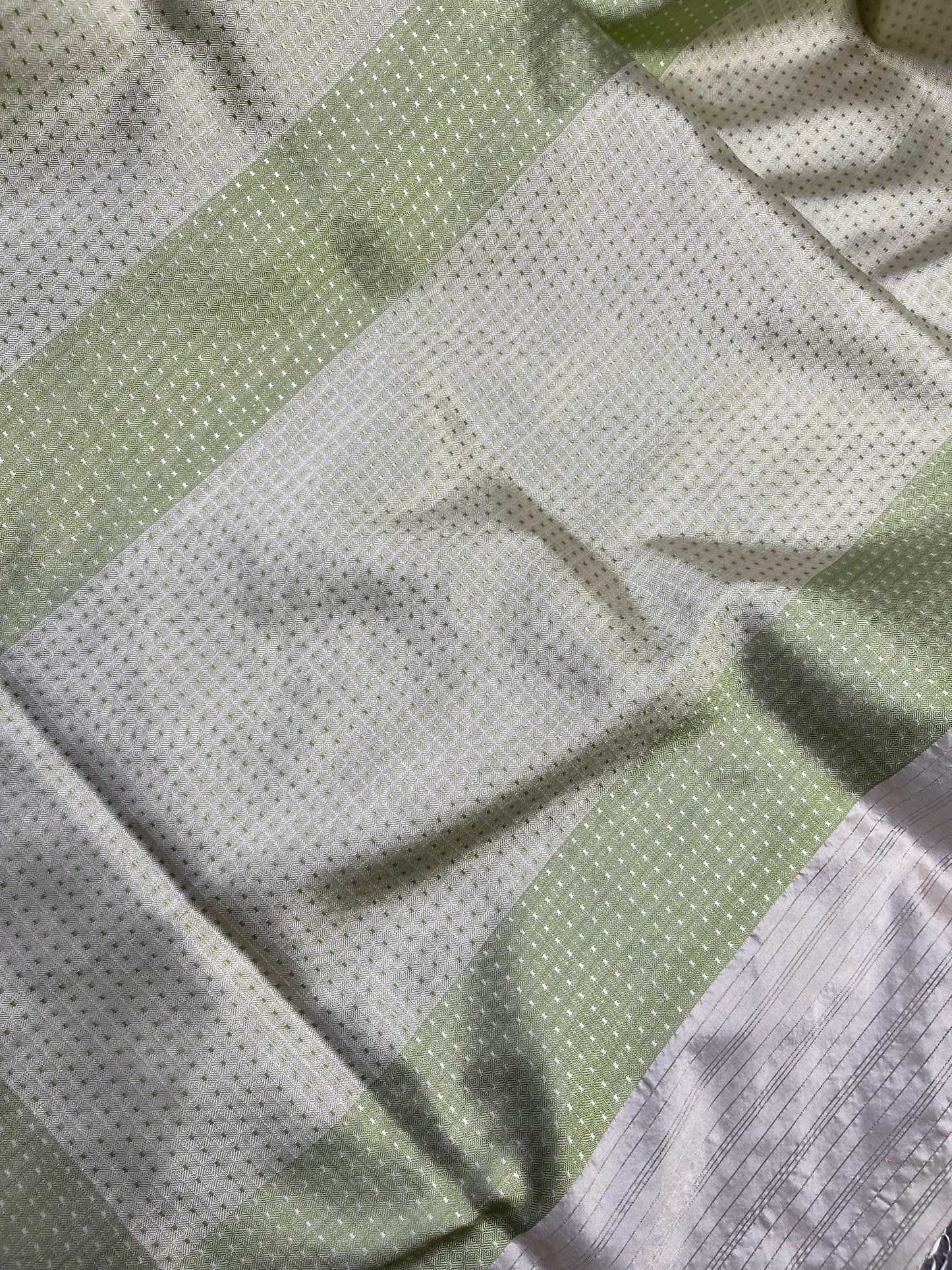 CREAM PISTA GREEN SILK PURE HANDLOOM DO RUKHI BANARASI SAREE