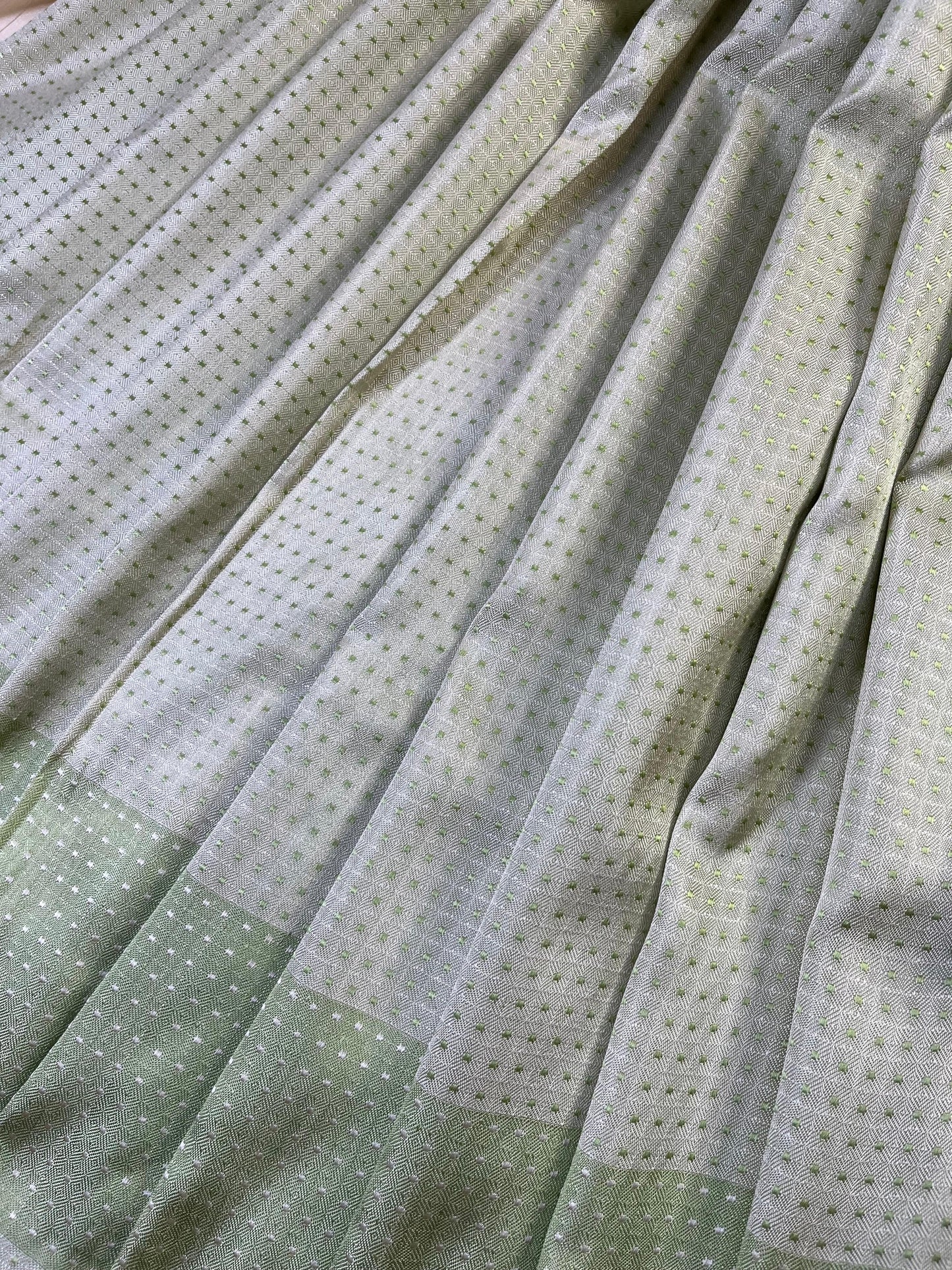 CREAM PISTA GREEN SILK PURE HANDLOOM DO RUKHI BANARASI SAREE