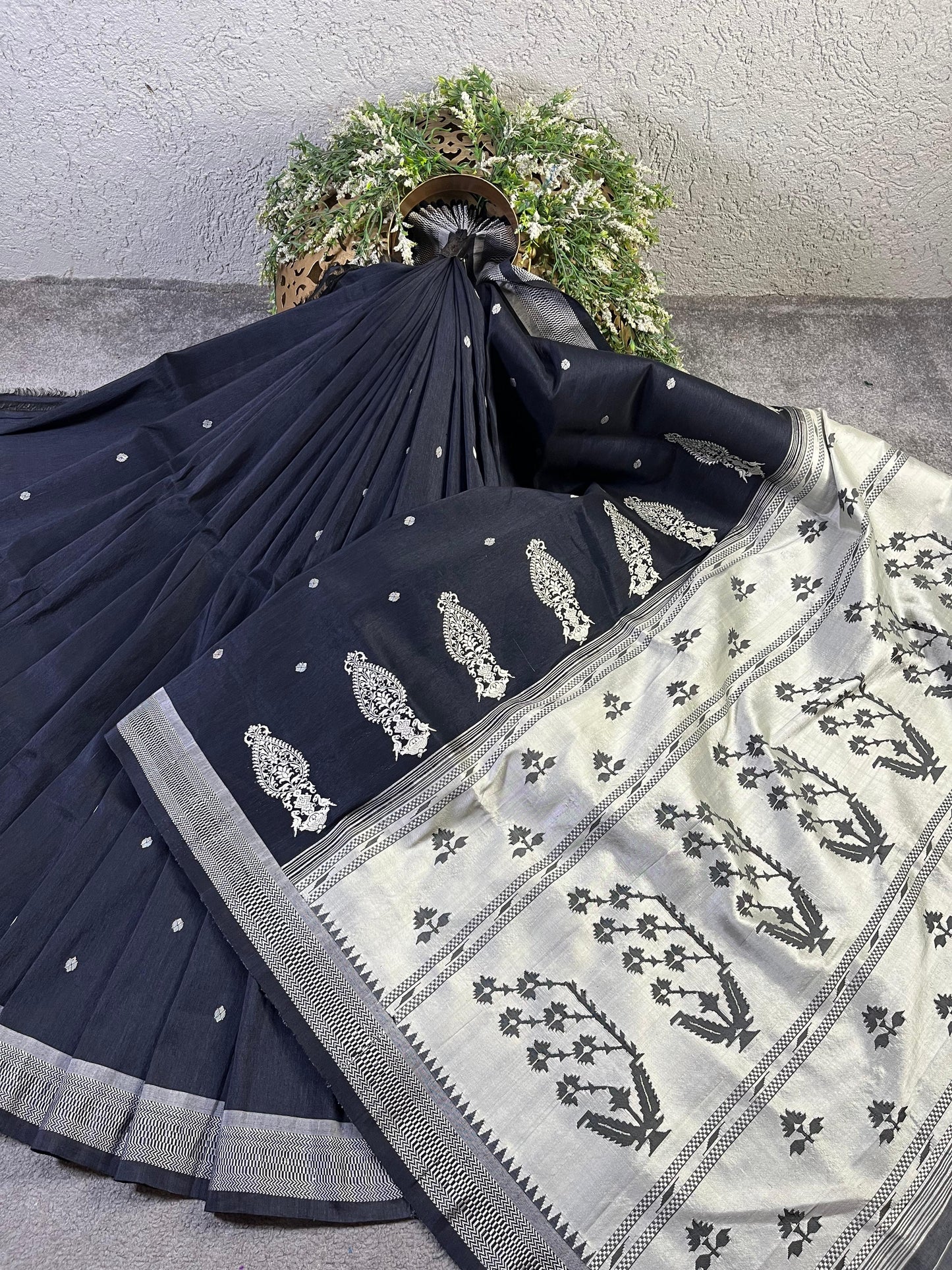NAVY BLUE LINEN PURE HANDLOOM PAITHANI SAREE