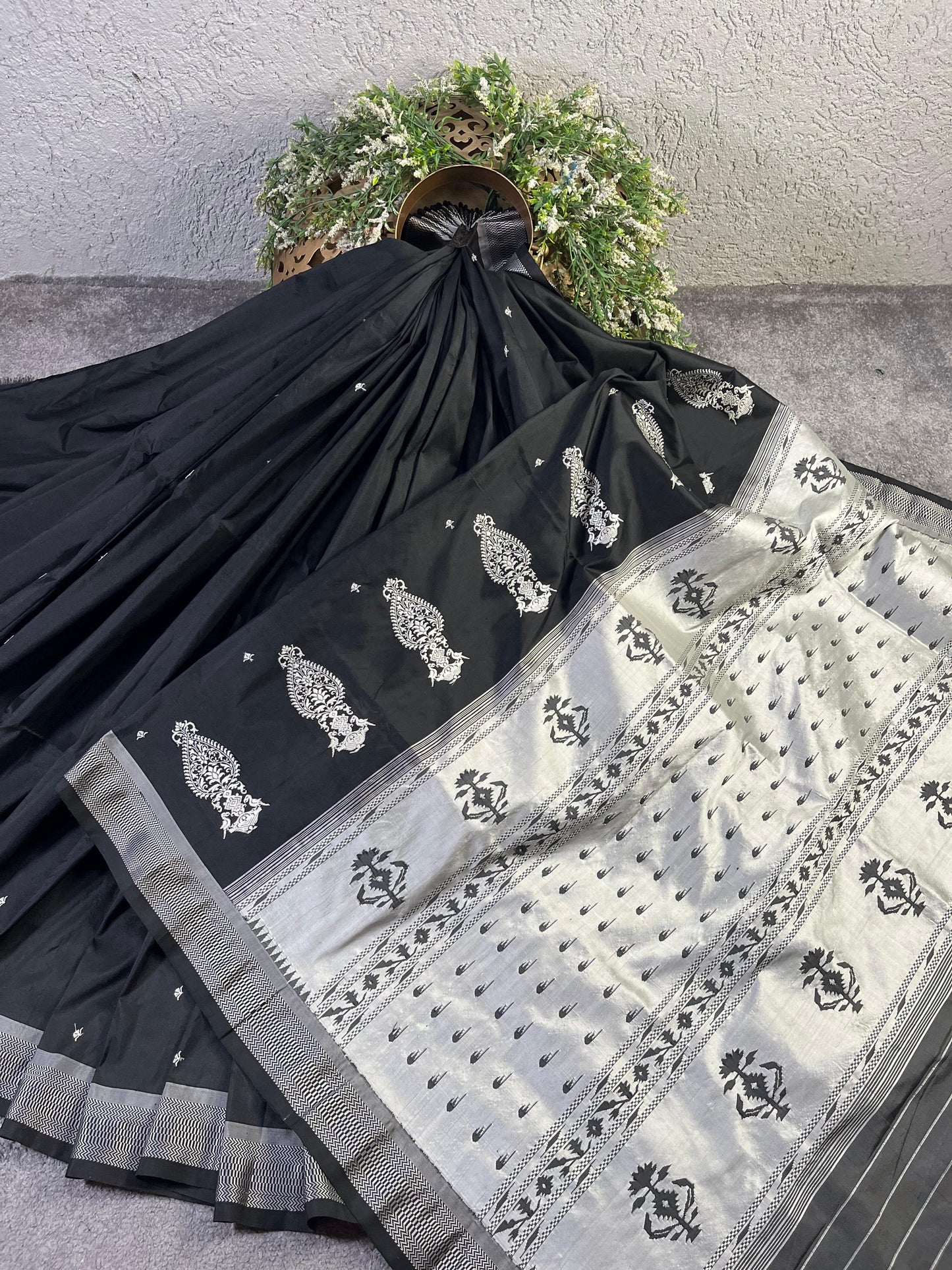BLACK SILK PURE HANDLOOM PAITHANI SAREE