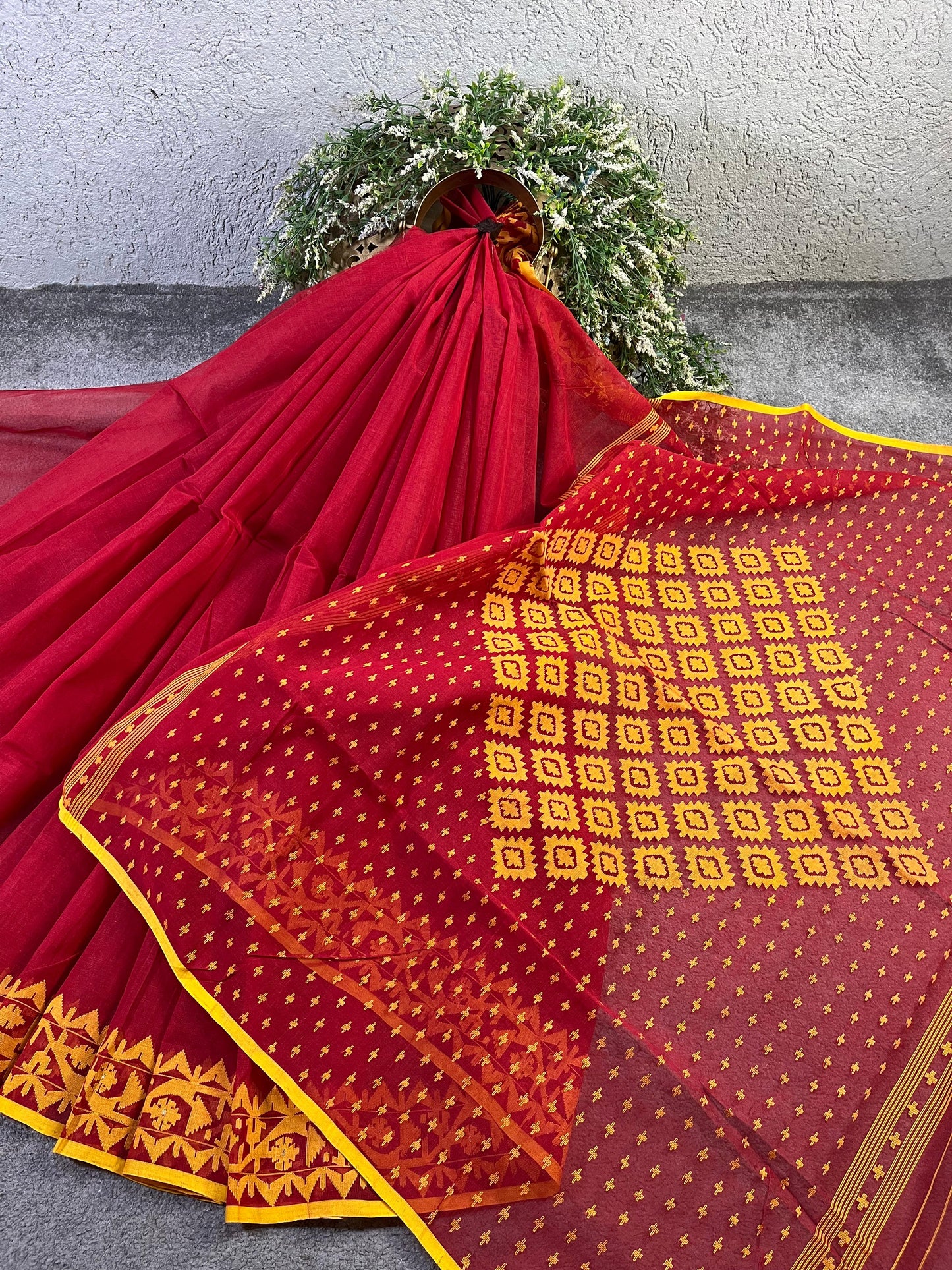 RED PUIRE HANDLOOM DHAKAI JAMDANI SAREE