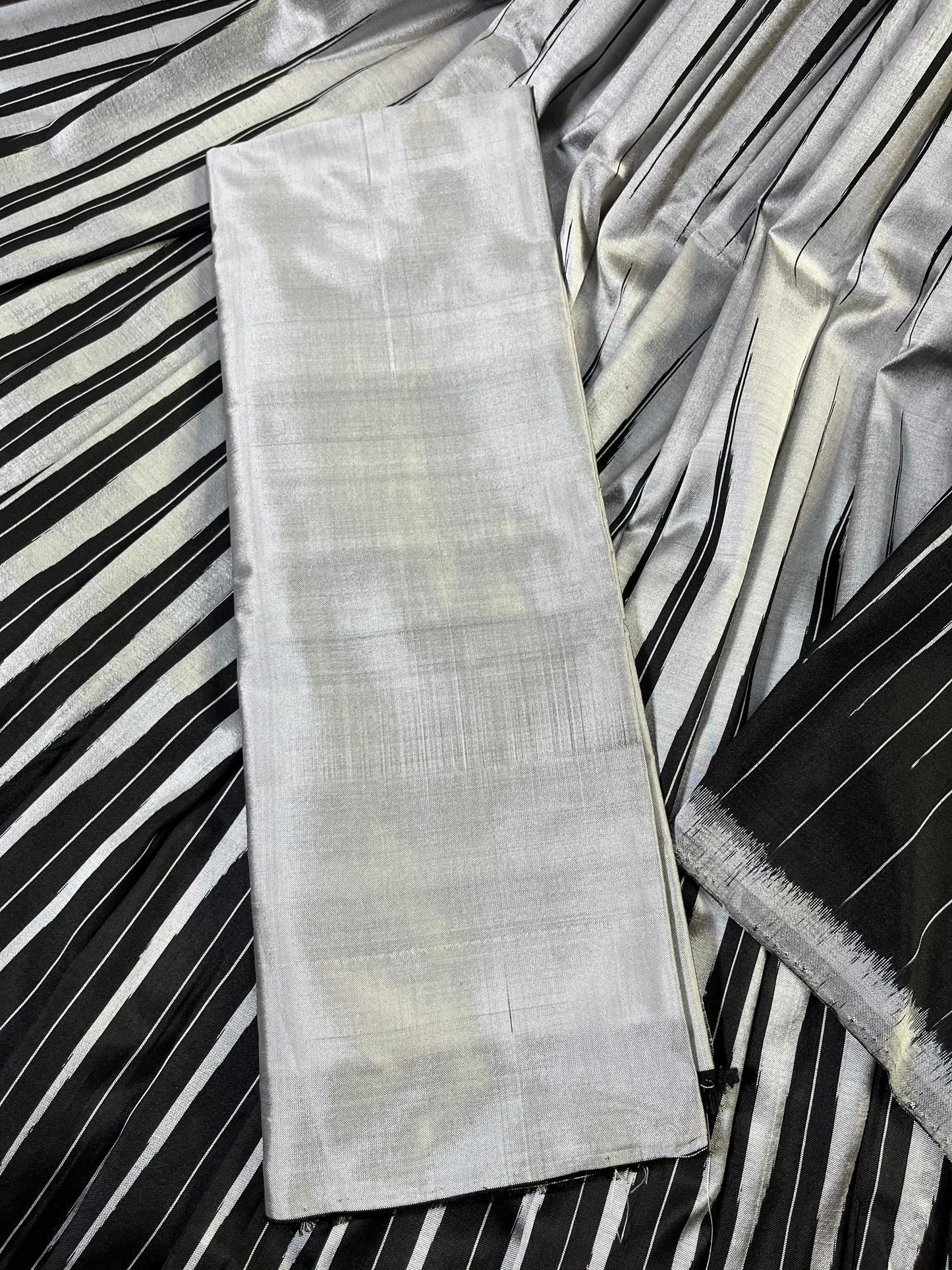 GREY BLACK SILK PURE HANDLOOM IKKAT SAREE